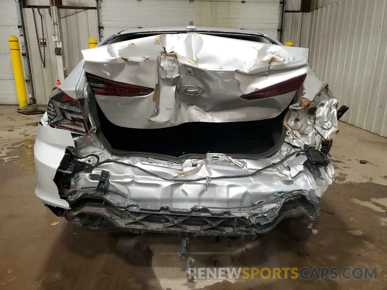 6 Photograph of a damaged car 5NPD84LF1KH412225 HYUNDAI ELANTRA 2019