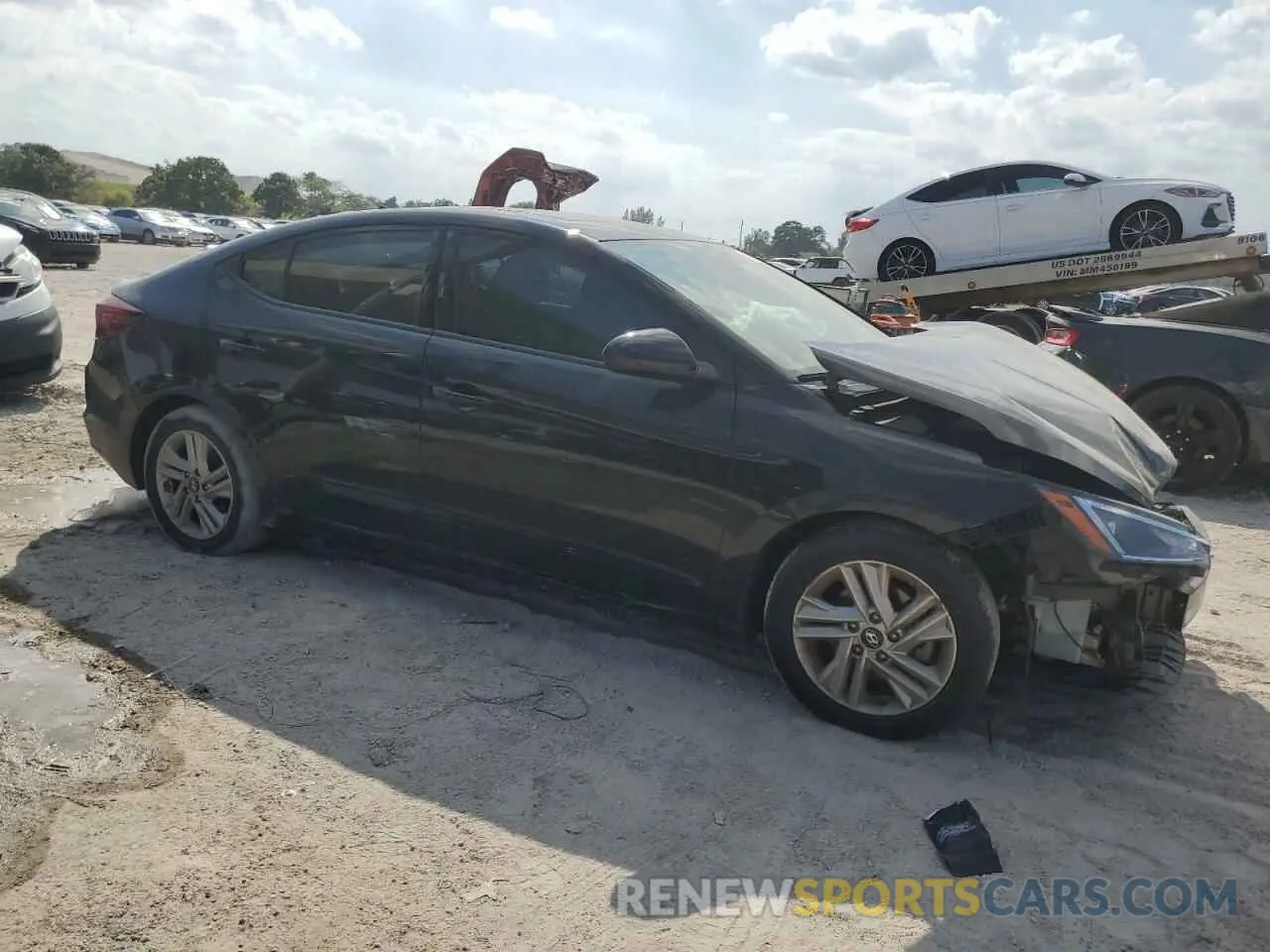 4 Photograph of a damaged car 5NPD84LF1KH436086 HYUNDAI ELANTRA 2019