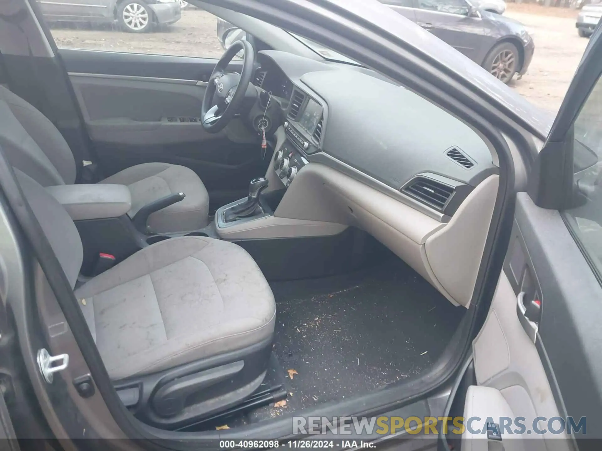 5 Photograph of a damaged car 5NPD84LF1KH443667 HYUNDAI ELANTRA 2019
