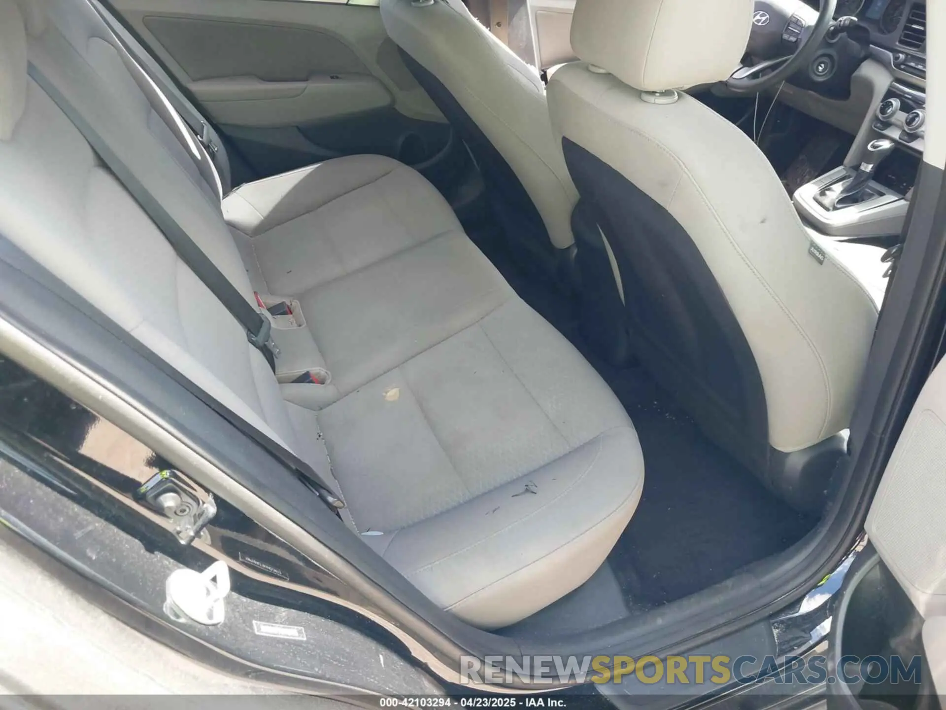 8 Photograph of a damaged car 5NPD84LF1KH453423 HYUNDAI ELANTRA 2019