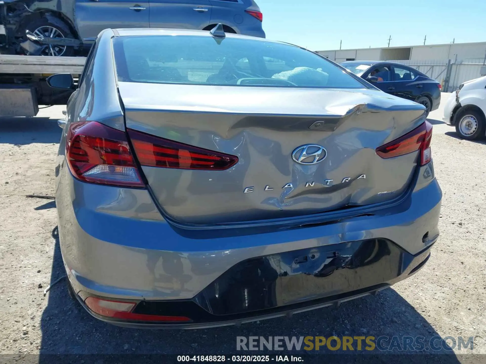 18 Photograph of a damaged car 5NPD84LF1KH457469 HYUNDAI ELANTRA 2019
