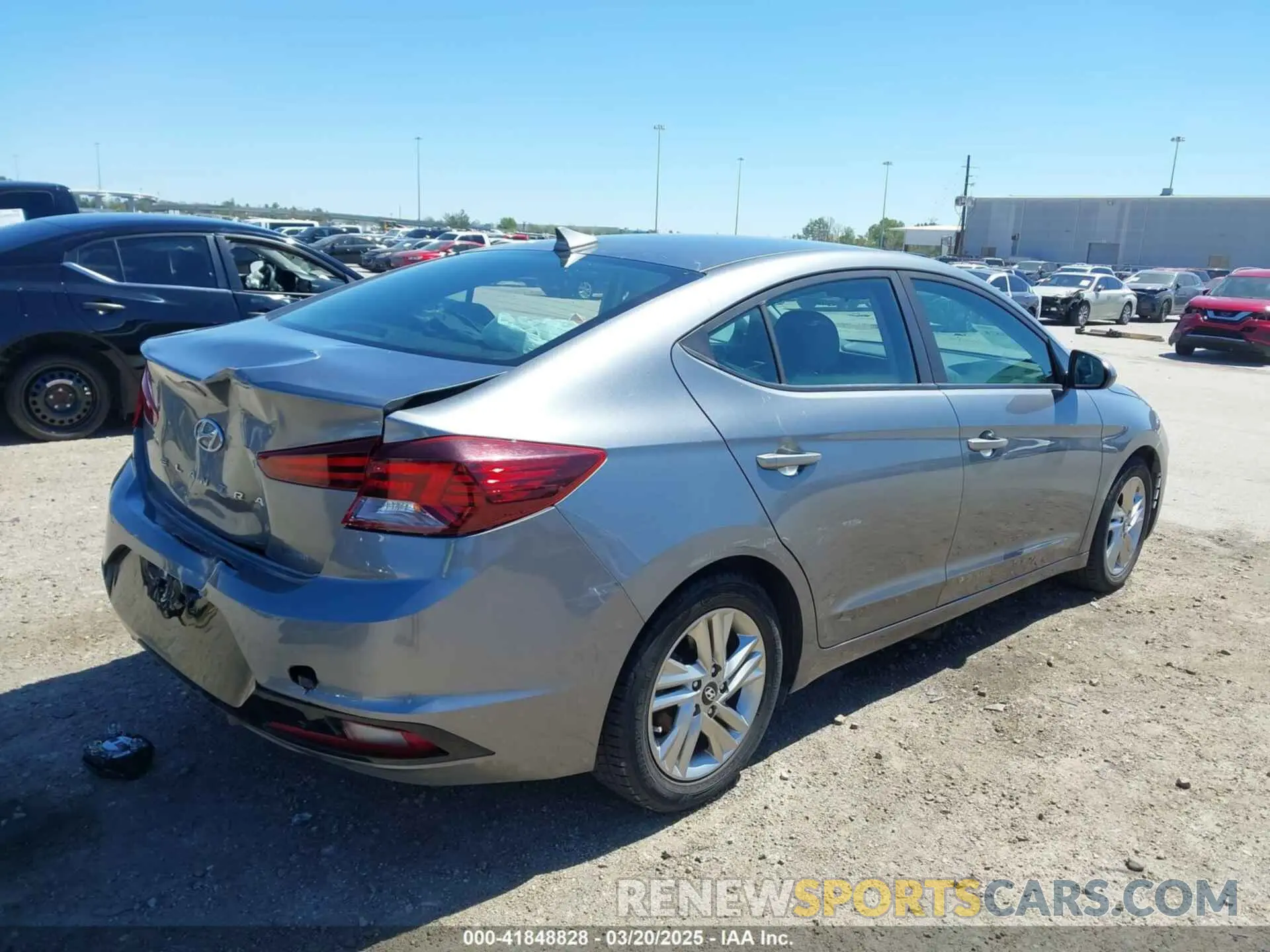 4 Photograph of a damaged car 5NPD84LF1KH457469 HYUNDAI ELANTRA 2019