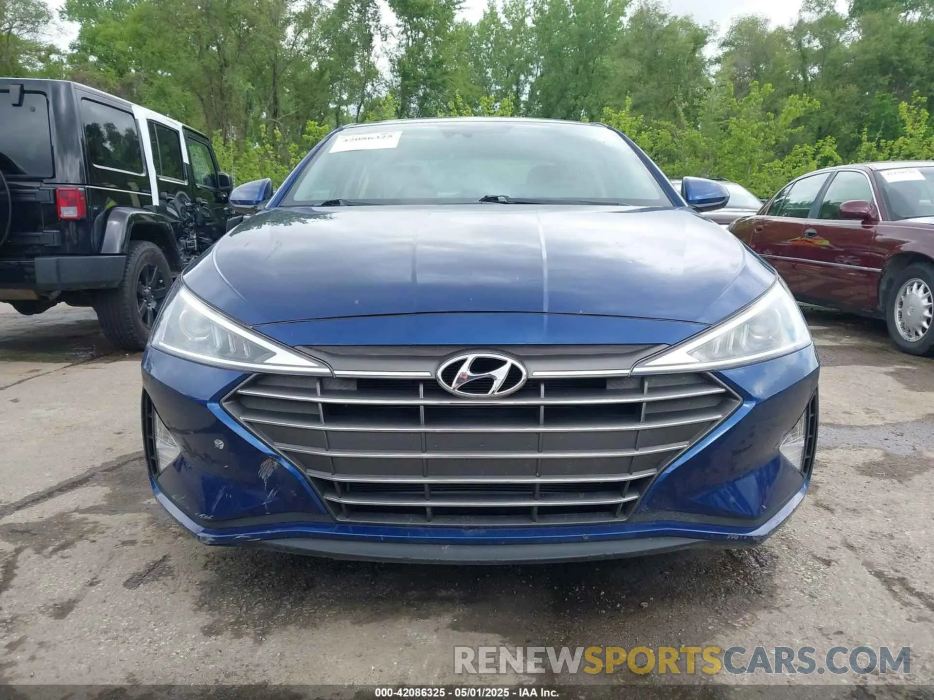 12 Photograph of a damaged car 5NPD84LF1KH472702 HYUNDAI ELANTRA 2019