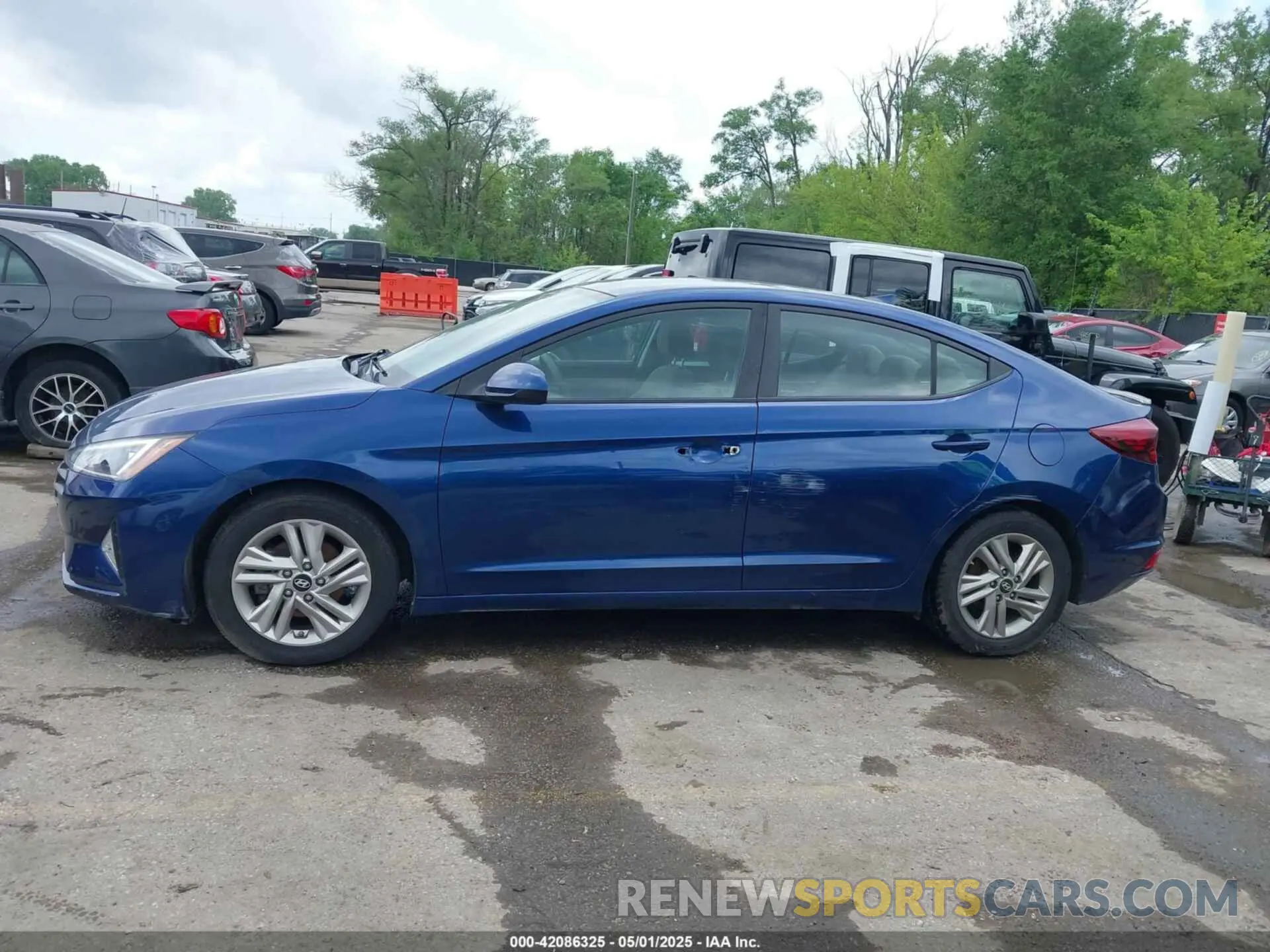 14 Photograph of a damaged car 5NPD84LF1KH472702 HYUNDAI ELANTRA 2019