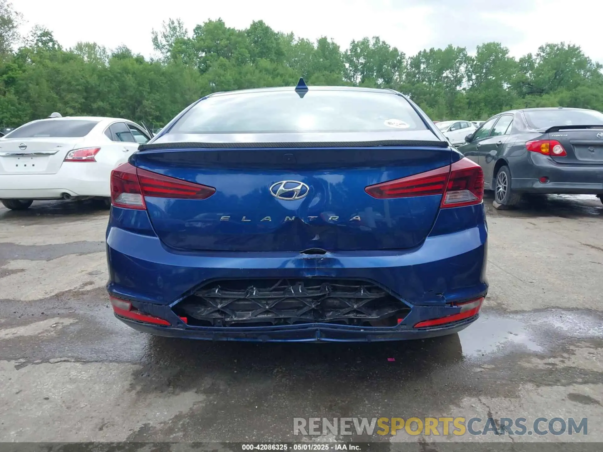 16 Photograph of a damaged car 5NPD84LF1KH472702 HYUNDAI ELANTRA 2019