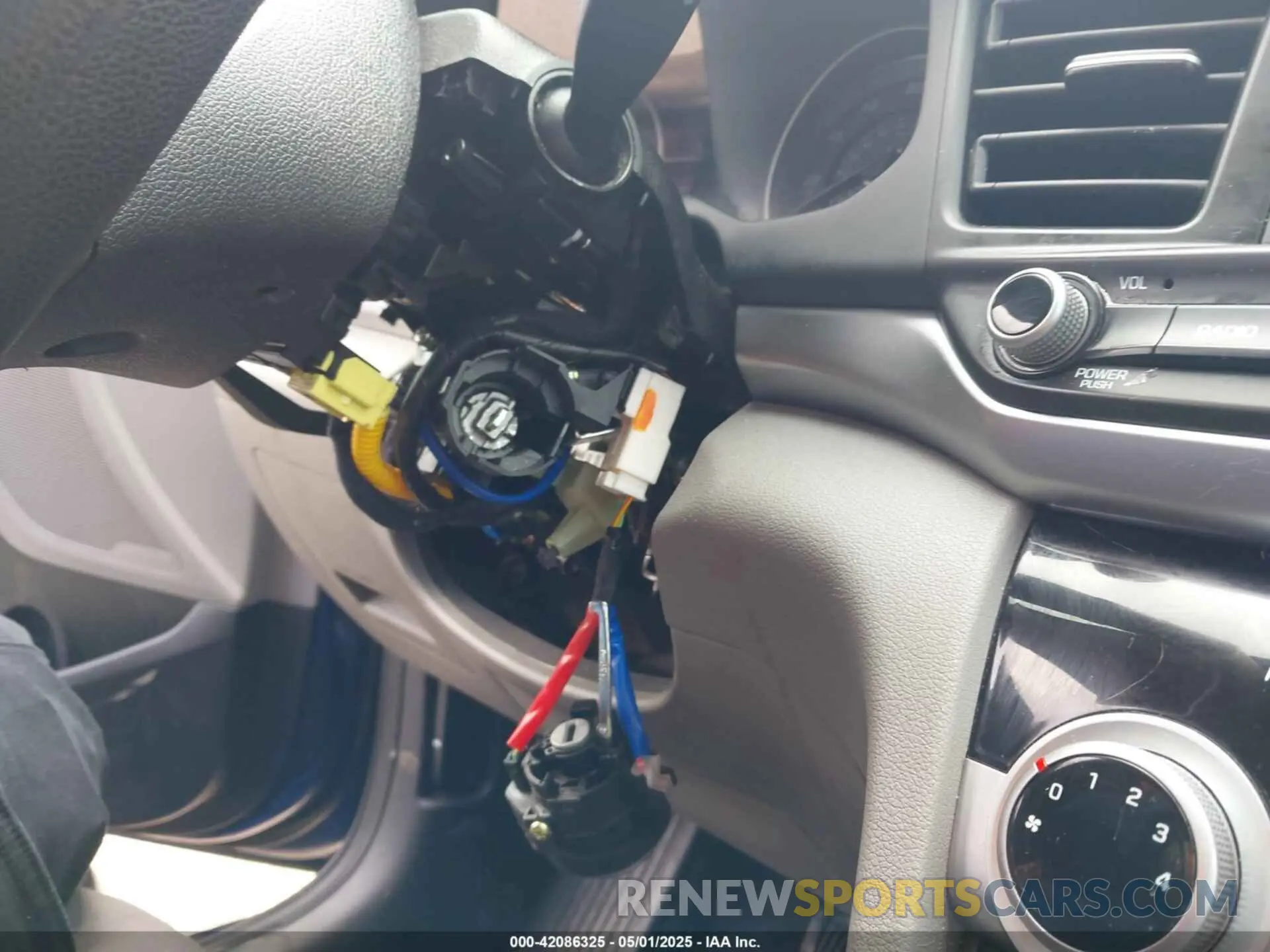 17 Photograph of a damaged car 5NPD84LF1KH472702 HYUNDAI ELANTRA 2019