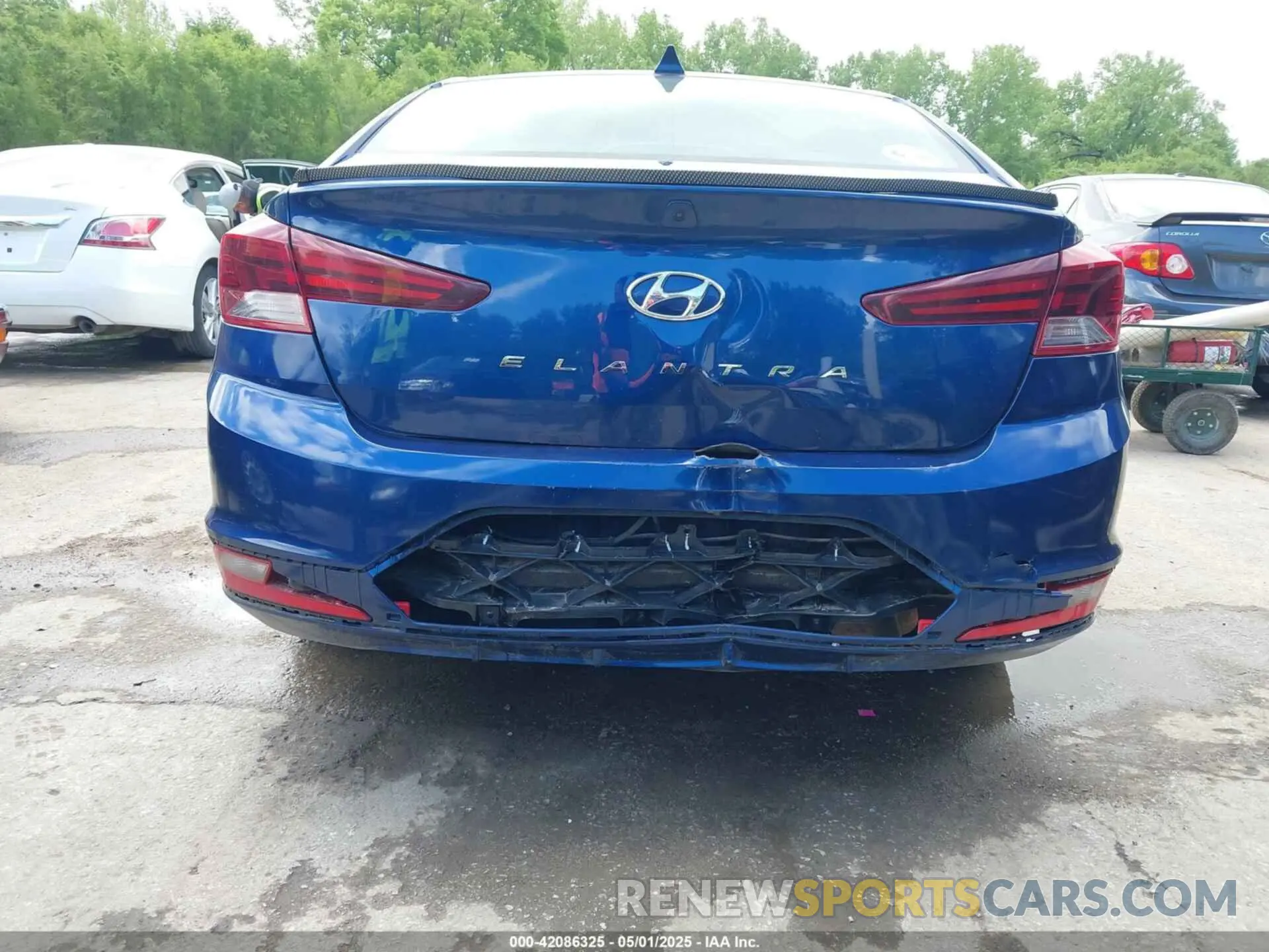6 Photograph of a damaged car 5NPD84LF1KH472702 HYUNDAI ELANTRA 2019