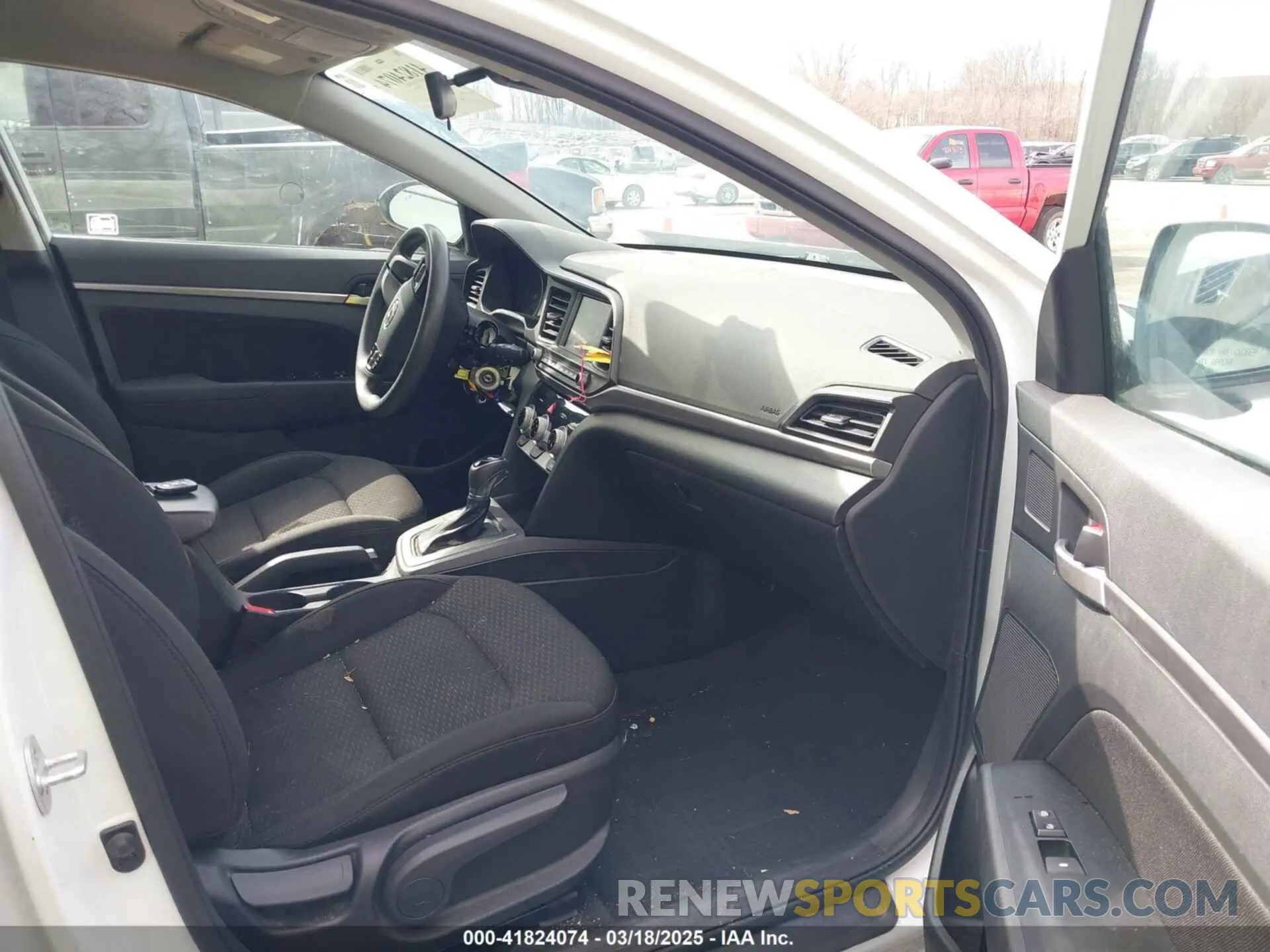 5 Photograph of a damaged car 5NPD84LF1KH478810 HYUNDAI ELANTRA 2019