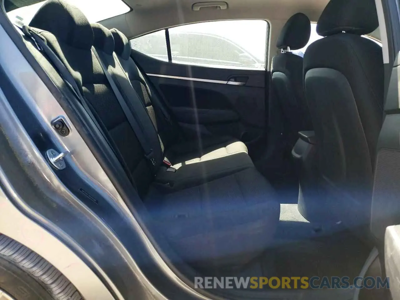 10 Photograph of a damaged car 5NPD84LF2KH405588 HYUNDAI ELANTRA 2019