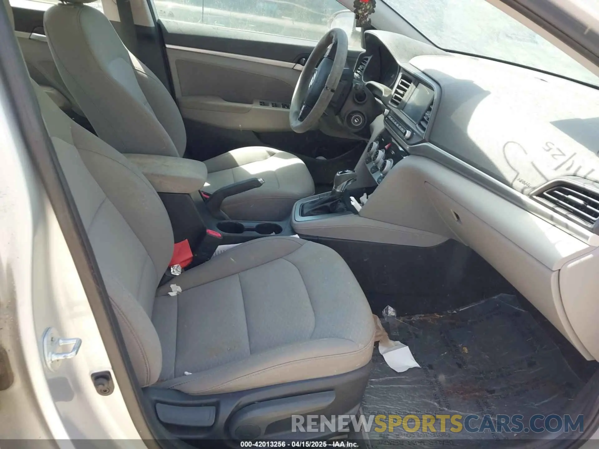 5 Photograph of a damaged car 5NPD84LF2KH413125 HYUNDAI ELANTRA 2019