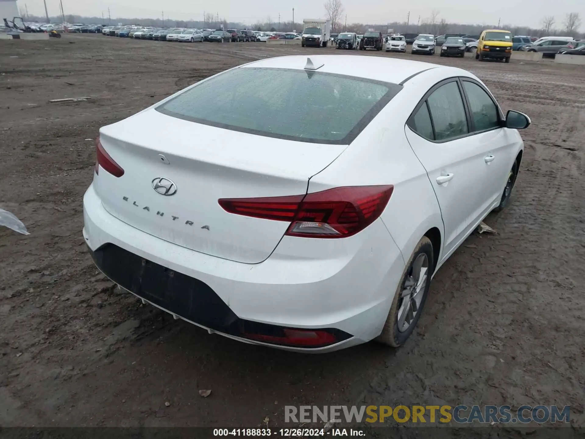 4 Photograph of a damaged car 5NPD84LF2KH414484 HYUNDAI ELANTRA 2019