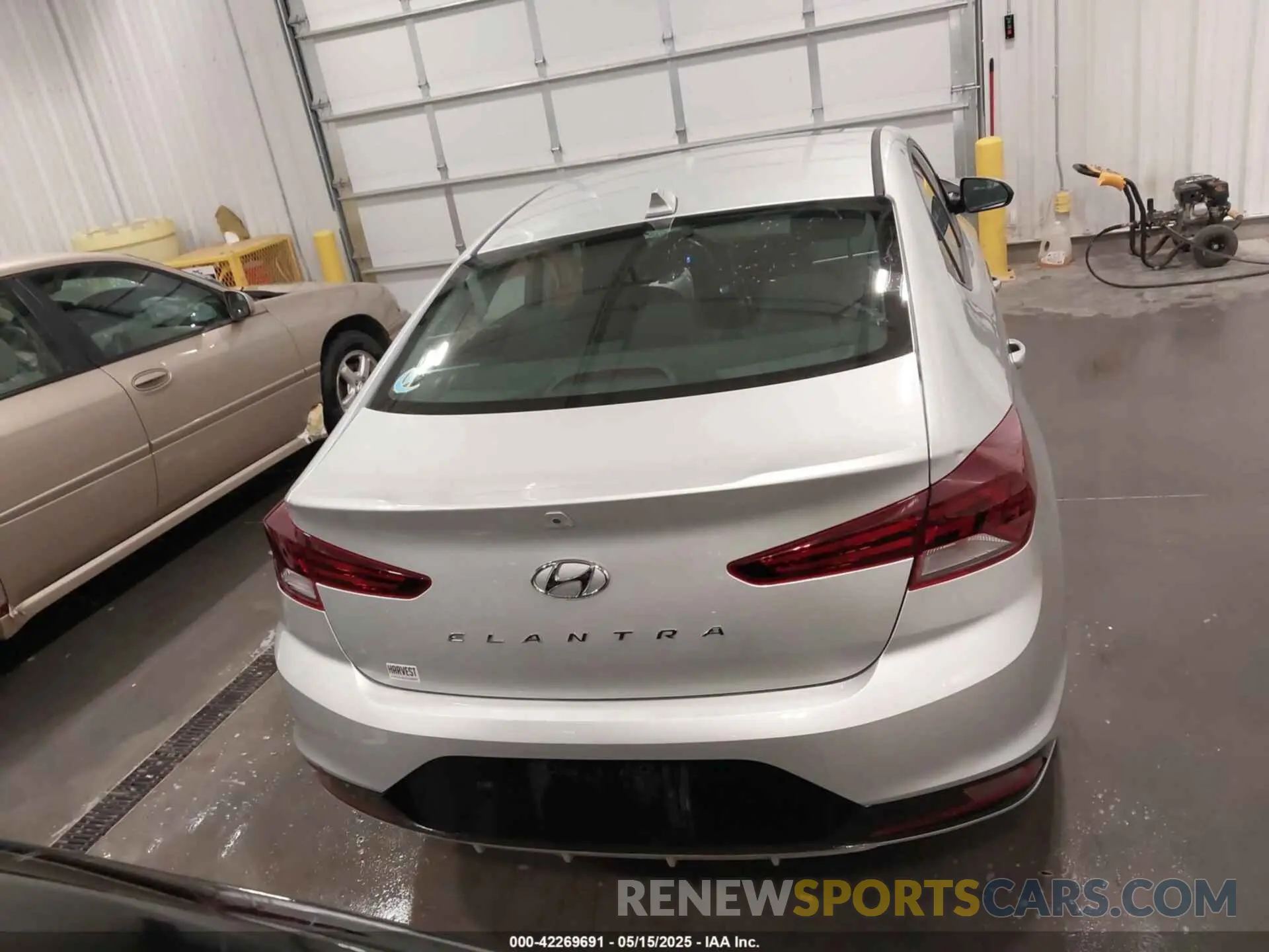 16 Photograph of a damaged car 5NPD84LF2KH421550 HYUNDAI ELANTRA 2019