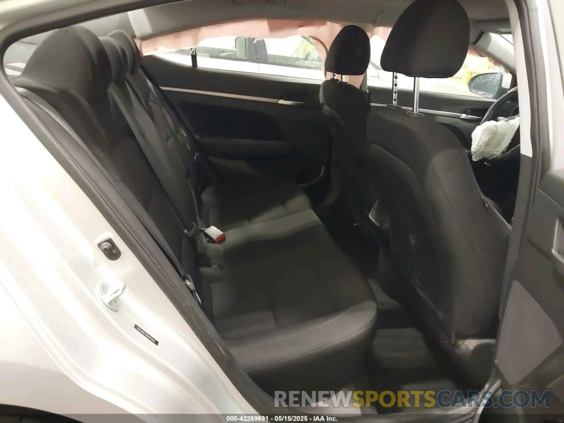 8 Photograph of a damaged car 5NPD84LF2KH421550 HYUNDAI ELANTRA 2019