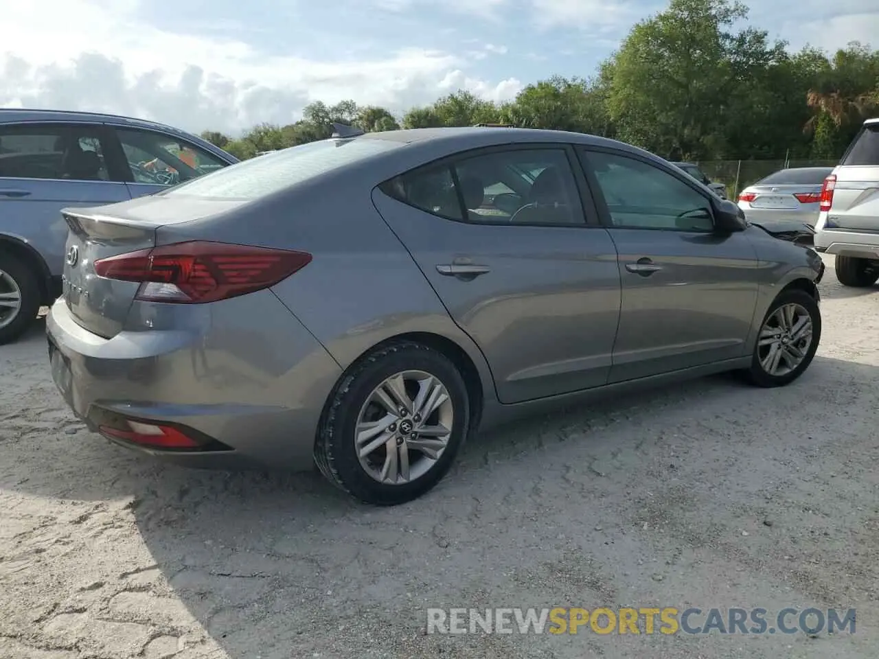 3 Photograph of a damaged car 5NPD84LF2KH422844 HYUNDAI ELANTRA 2019