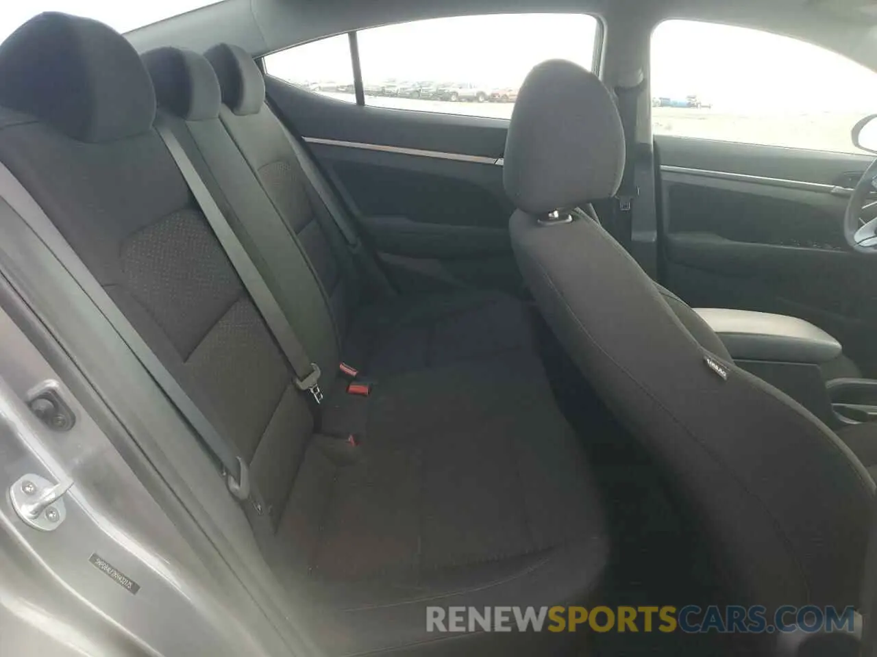 10 Photograph of a damaged car 5NPD84LF2KH432175 HYUNDAI ELANTRA 2019
