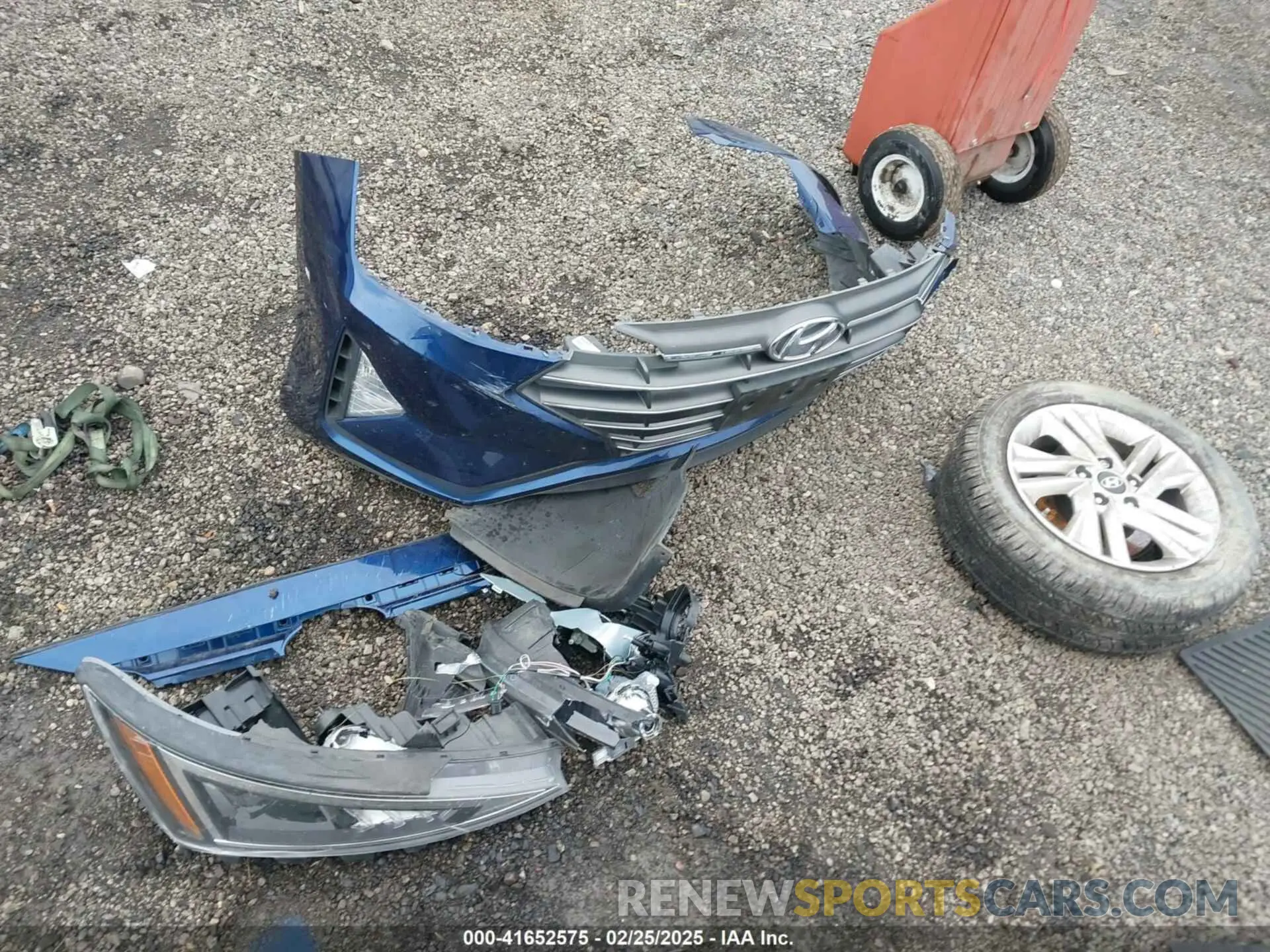 12 Photograph of a damaged car 5NPD84LF2KH438641 HYUNDAI ELANTRA 2019