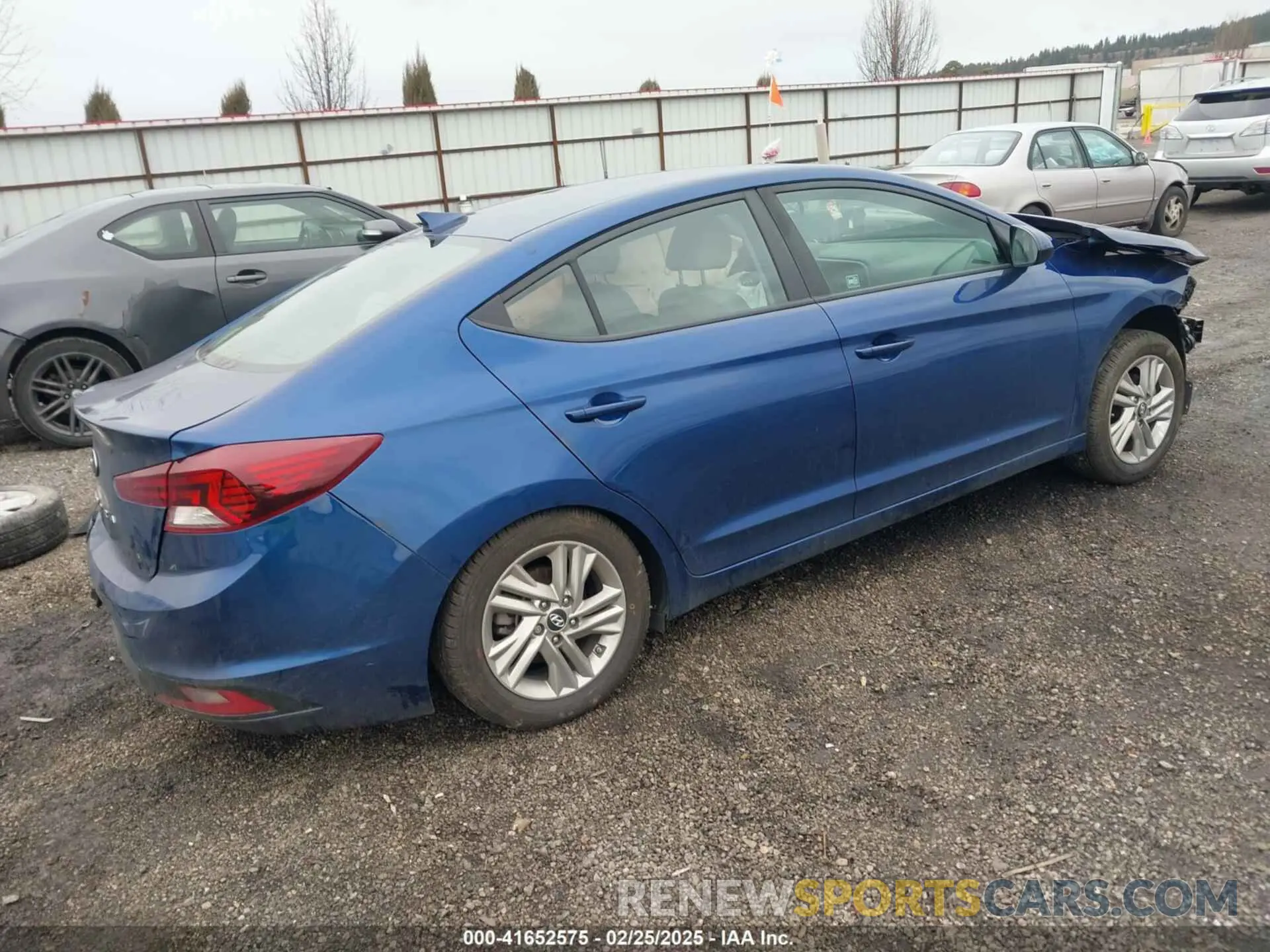 4 Photograph of a damaged car 5NPD84LF2KH438641 HYUNDAI ELANTRA 2019