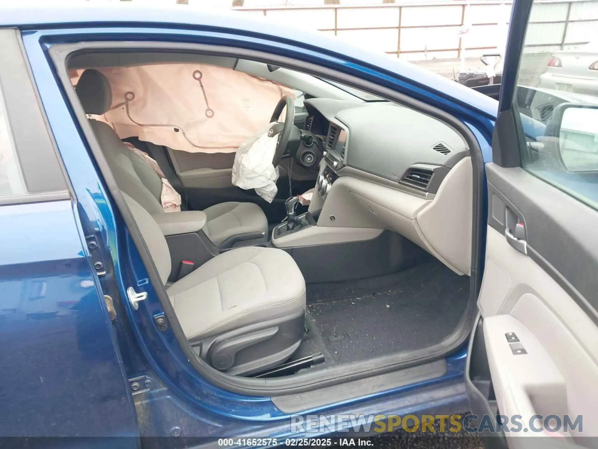 5 Photograph of a damaged car 5NPD84LF2KH438641 HYUNDAI ELANTRA 2019