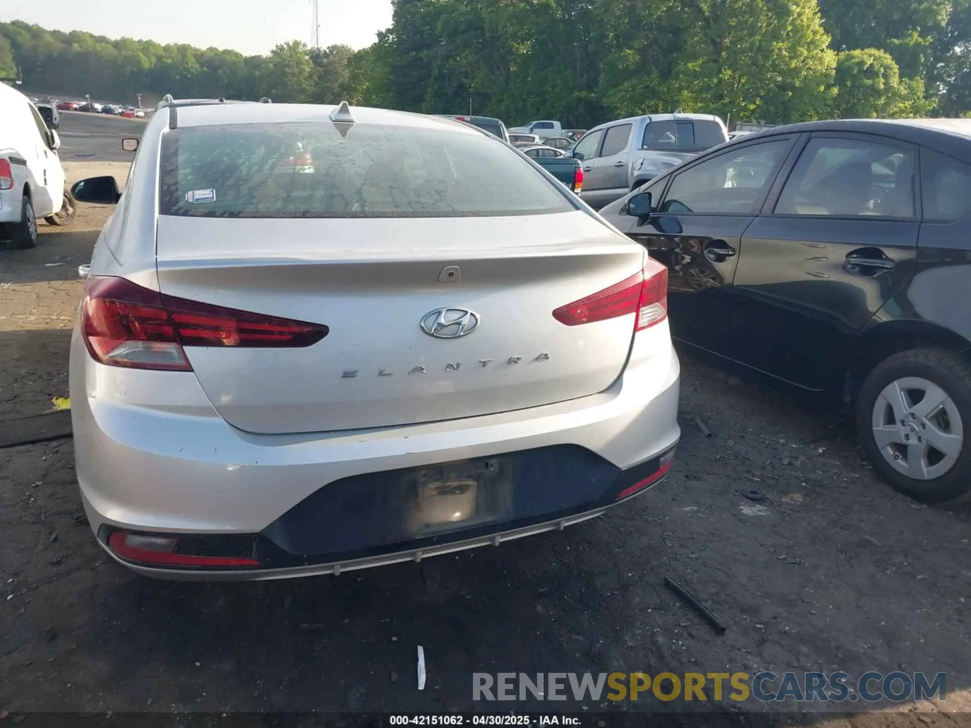 15 Photograph of a damaged car 5NPD84LF2KH441569 HYUNDAI ELANTRA 2019