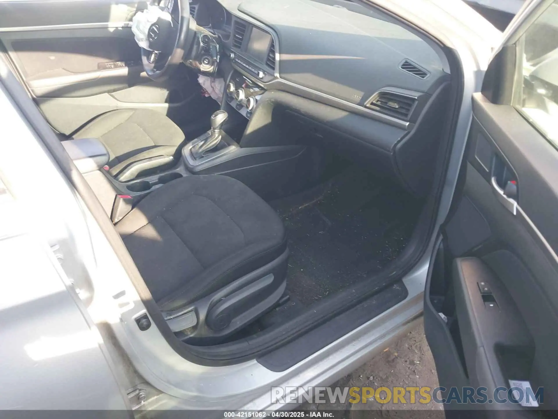 5 Photograph of a damaged car 5NPD84LF2KH441569 HYUNDAI ELANTRA 2019