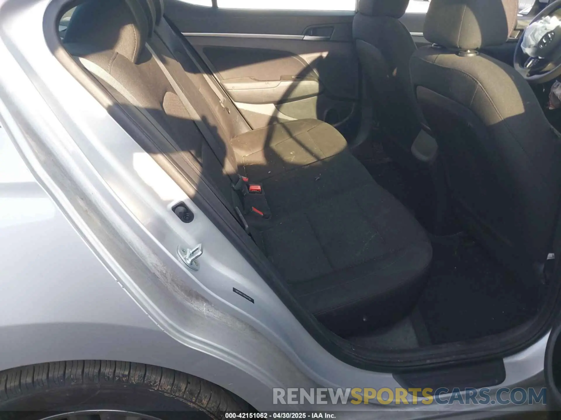 8 Photograph of a damaged car 5NPD84LF2KH441569 HYUNDAI ELANTRA 2019