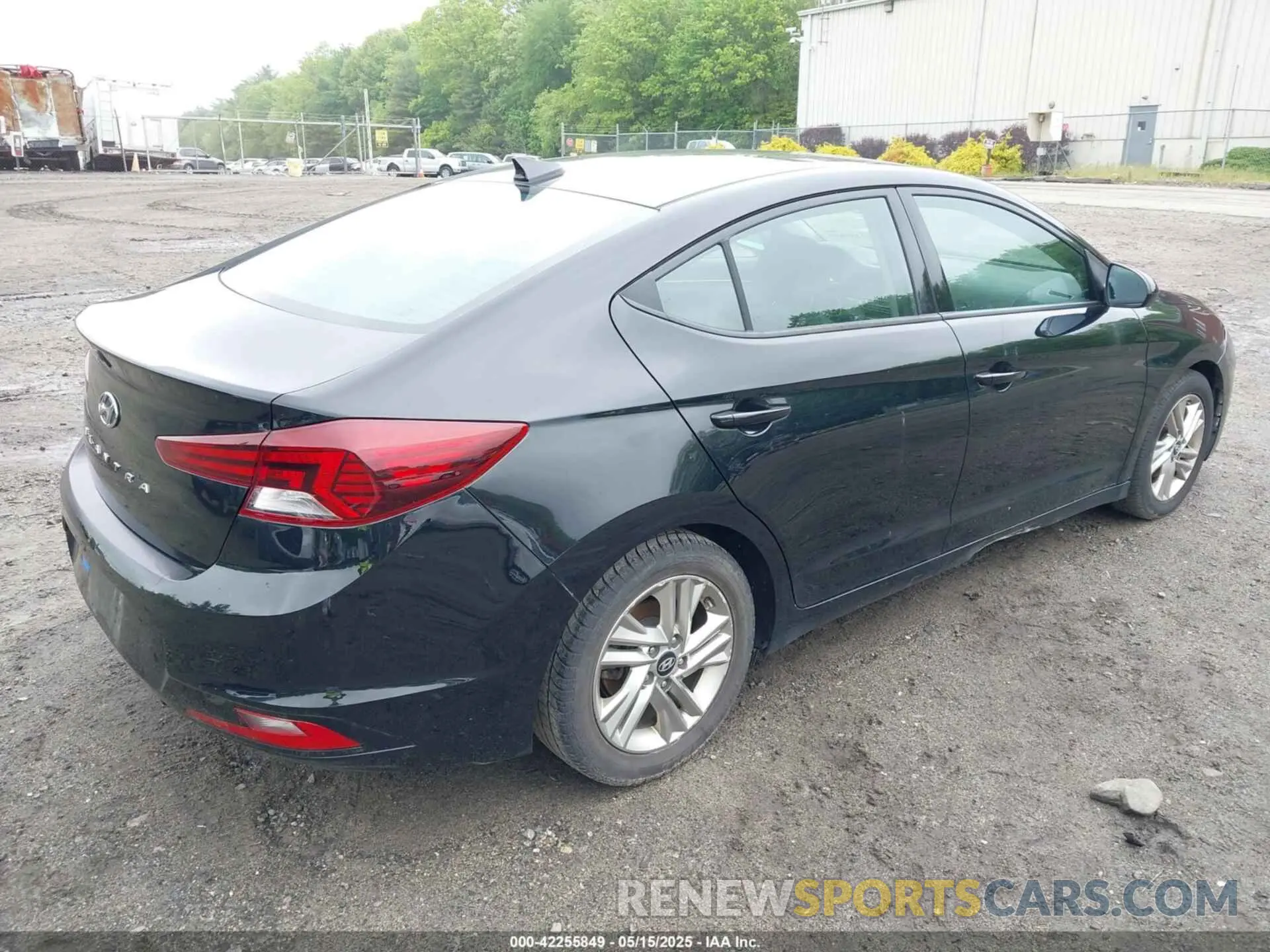 4 Photograph of a damaged car 5NPD84LF2KH443953 HYUNDAI ELANTRA 2019