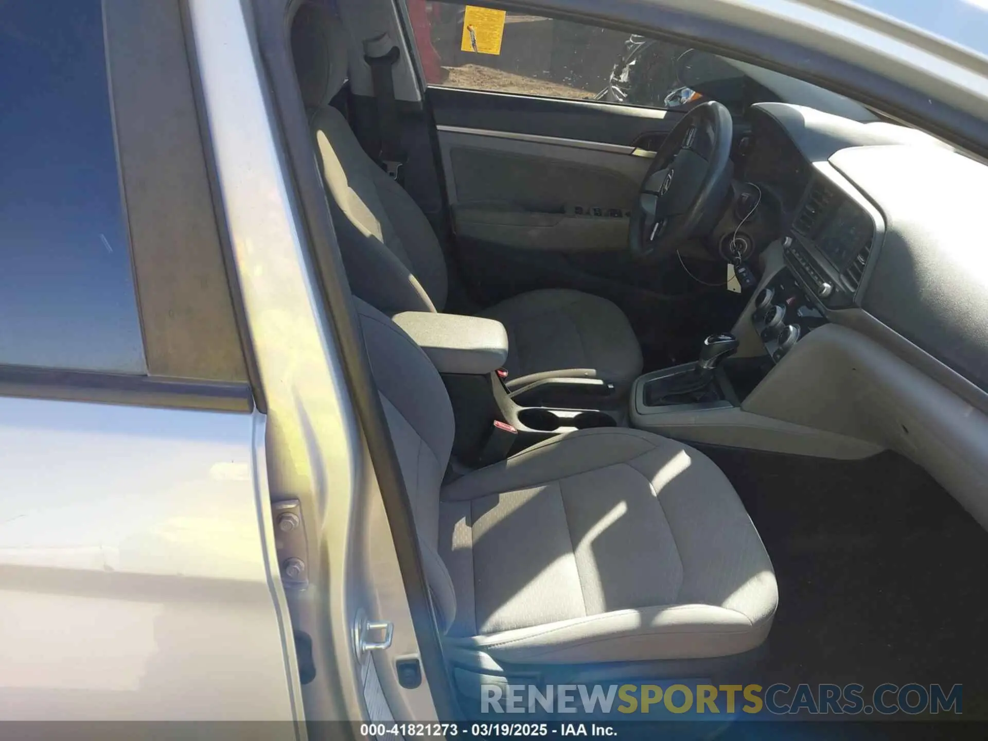 5 Photograph of a damaged car 5NPD84LF2KH457576 HYUNDAI ELANTRA 2019