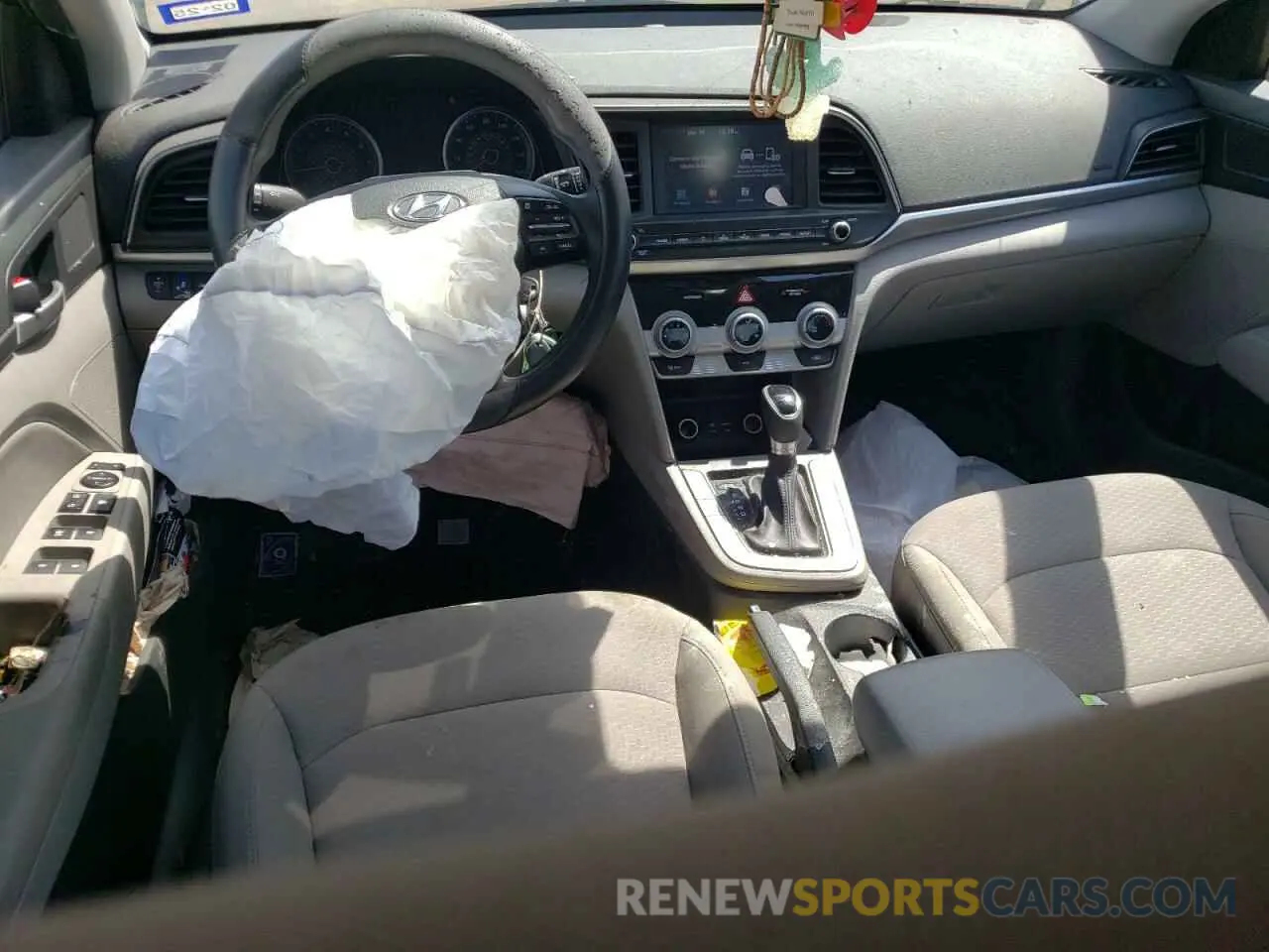 8 Photograph of a damaged car 5NPD84LF2KH468089 HYUNDAI ELANTRA 2019