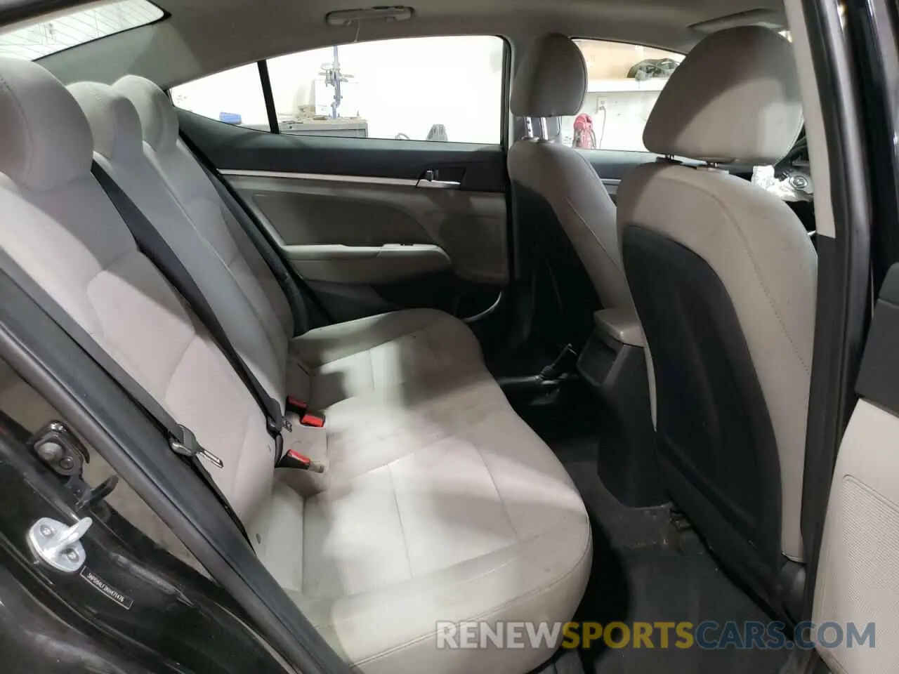 10 Photograph of a damaged car 5NPD84LF2KH471476 HYUNDAI ELANTRA 2019