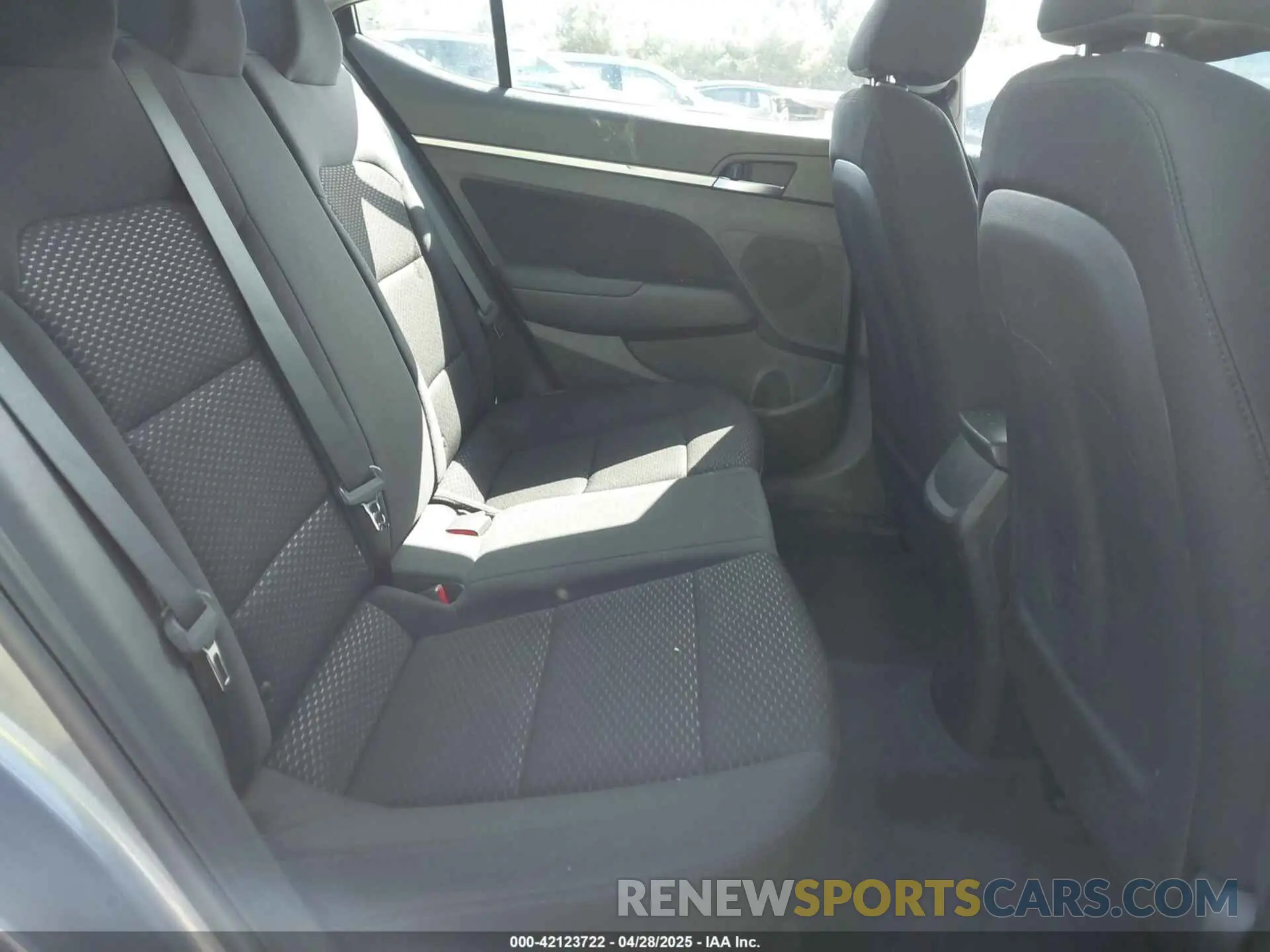 8 Photograph of a damaged car 5NPD84LF3KH405177 HYUNDAI ELANTRA 2019
