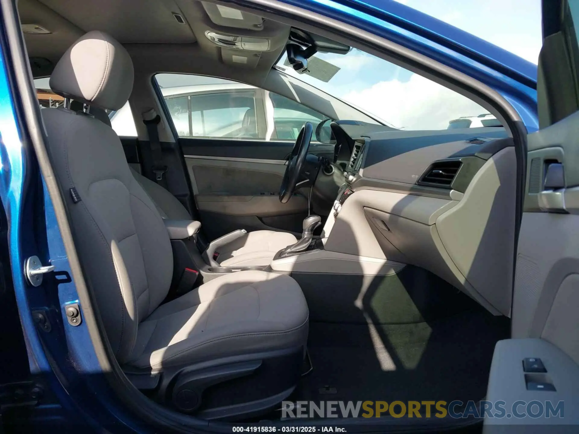 5 Photograph of a damaged car 5NPD84LF3KH419838 HYUNDAI ELANTRA 2019