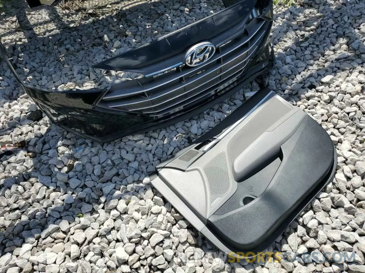 12 Photograph of a damaged car 5NPD84LF3KH426983 HYUNDAI ELANTRA 2019