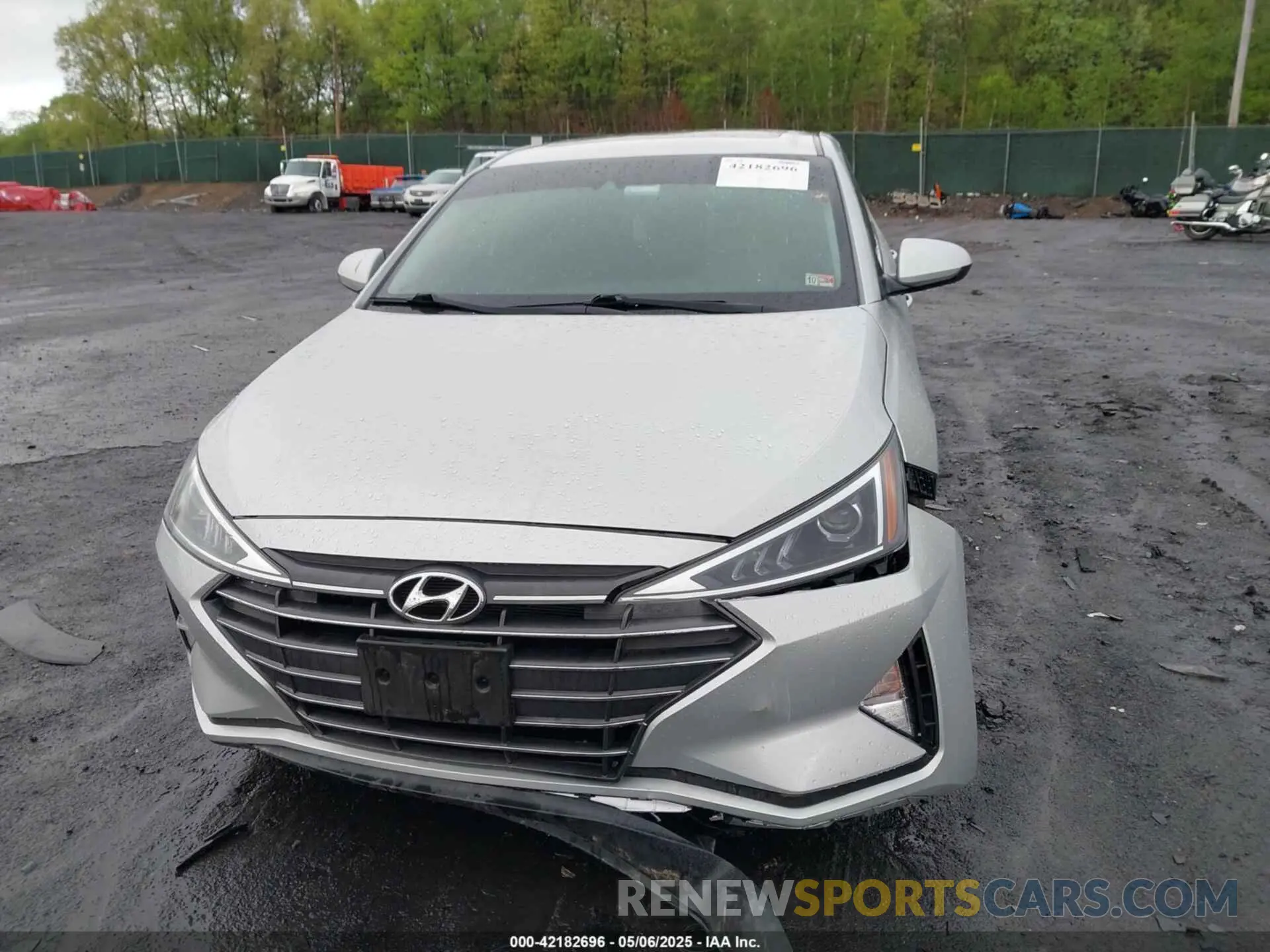 12 Photograph of a damaged car 5NPD84LF3KH450555 HYUNDAI ELANTRA 2019