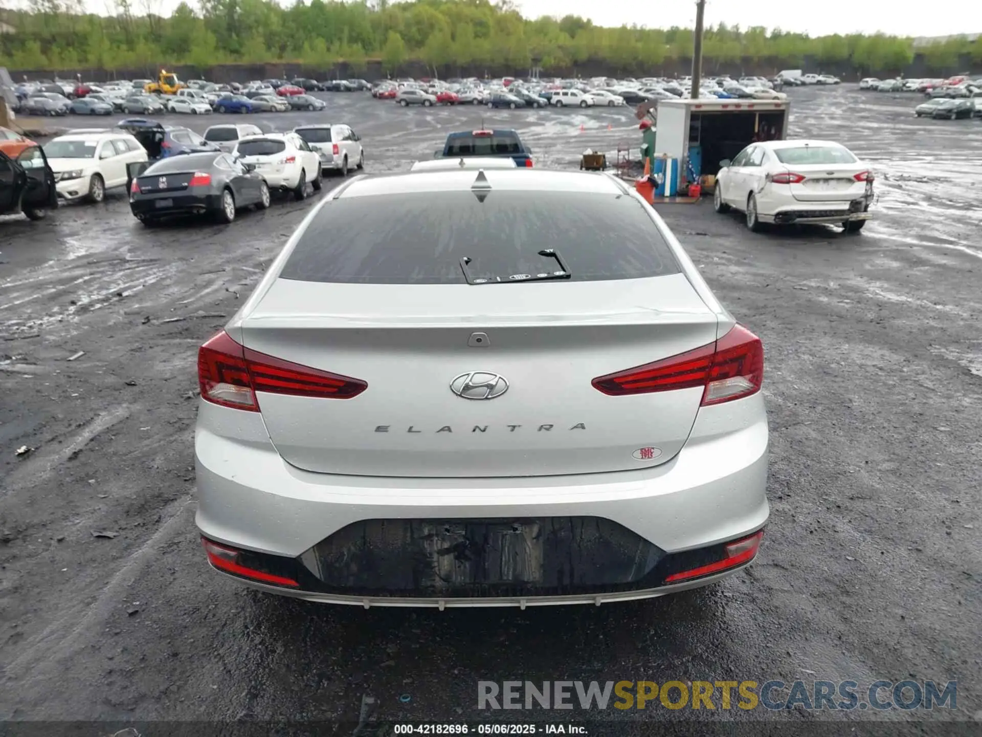16 Photograph of a damaged car 5NPD84LF3KH450555 HYUNDAI ELANTRA 2019