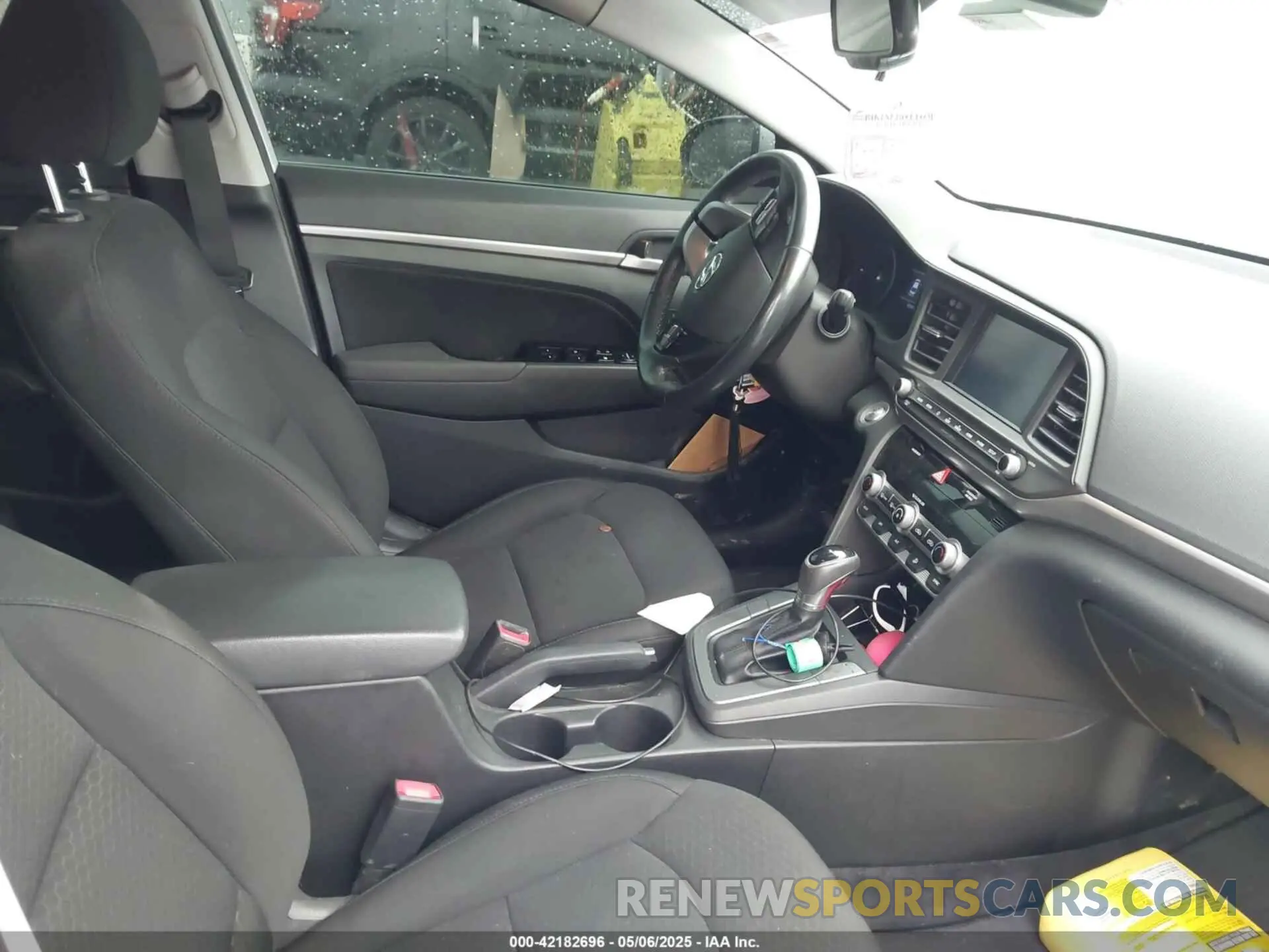 5 Photograph of a damaged car 5NPD84LF3KH450555 HYUNDAI ELANTRA 2019