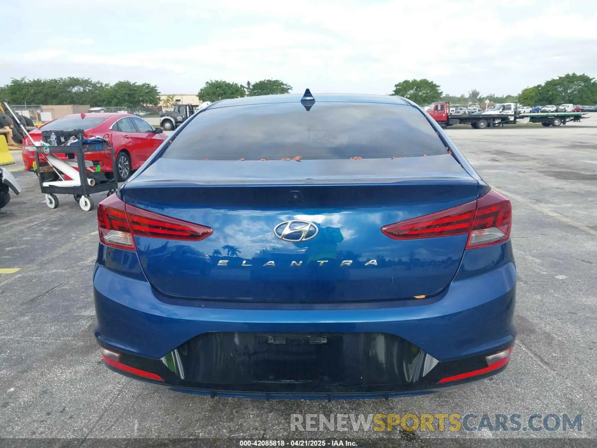 16 Photograph of a damaged car 5NPD84LF3KH481692 HYUNDAI ELANTRA 2019