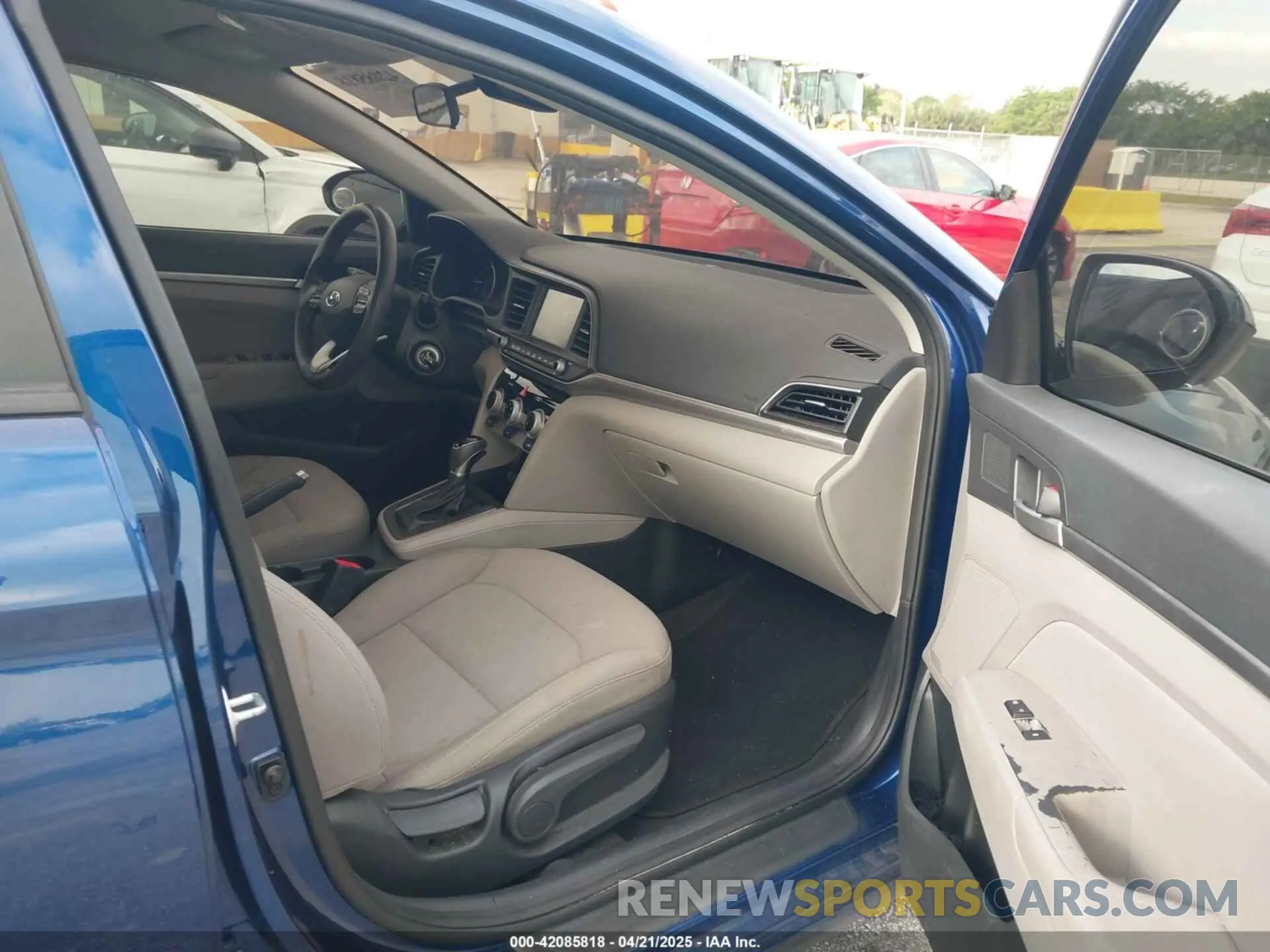 5 Photograph of a damaged car 5NPD84LF3KH481692 HYUNDAI ELANTRA 2019