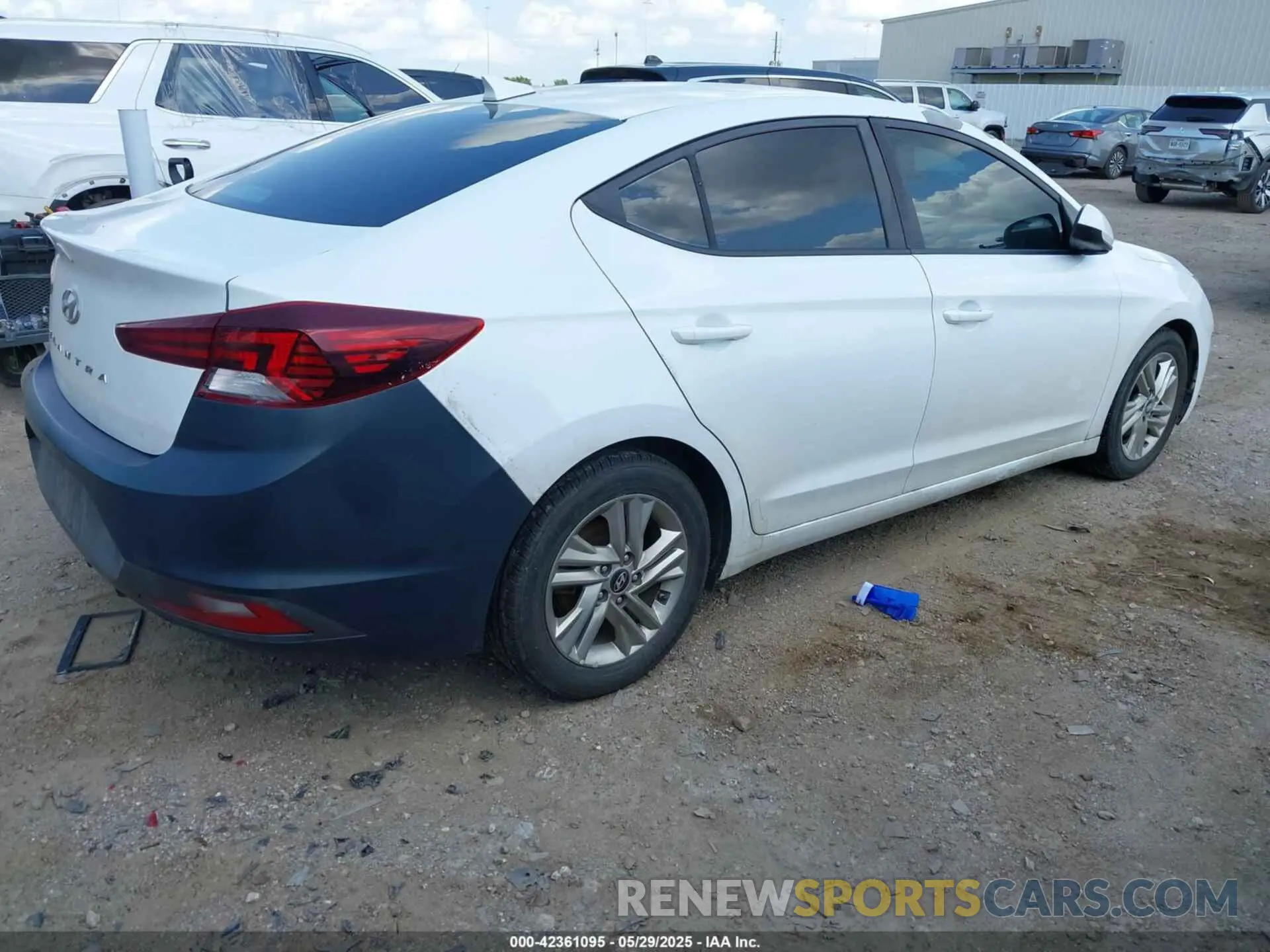 4 Photograph of a damaged car 5NPD84LF4KH404409 HYUNDAI ELANTRA 2019