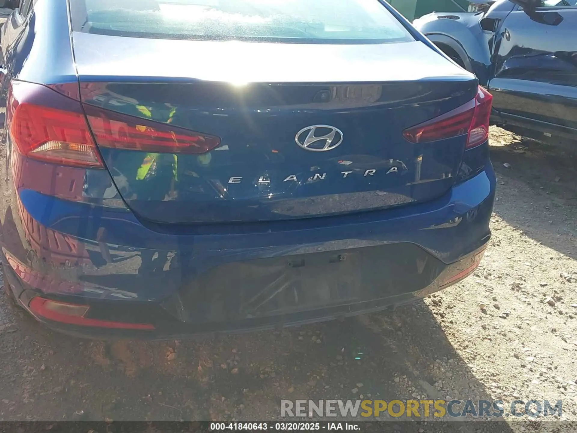16 Photograph of a damaged car 5NPD84LF4KH412557 HYUNDAI ELANTRA 2019