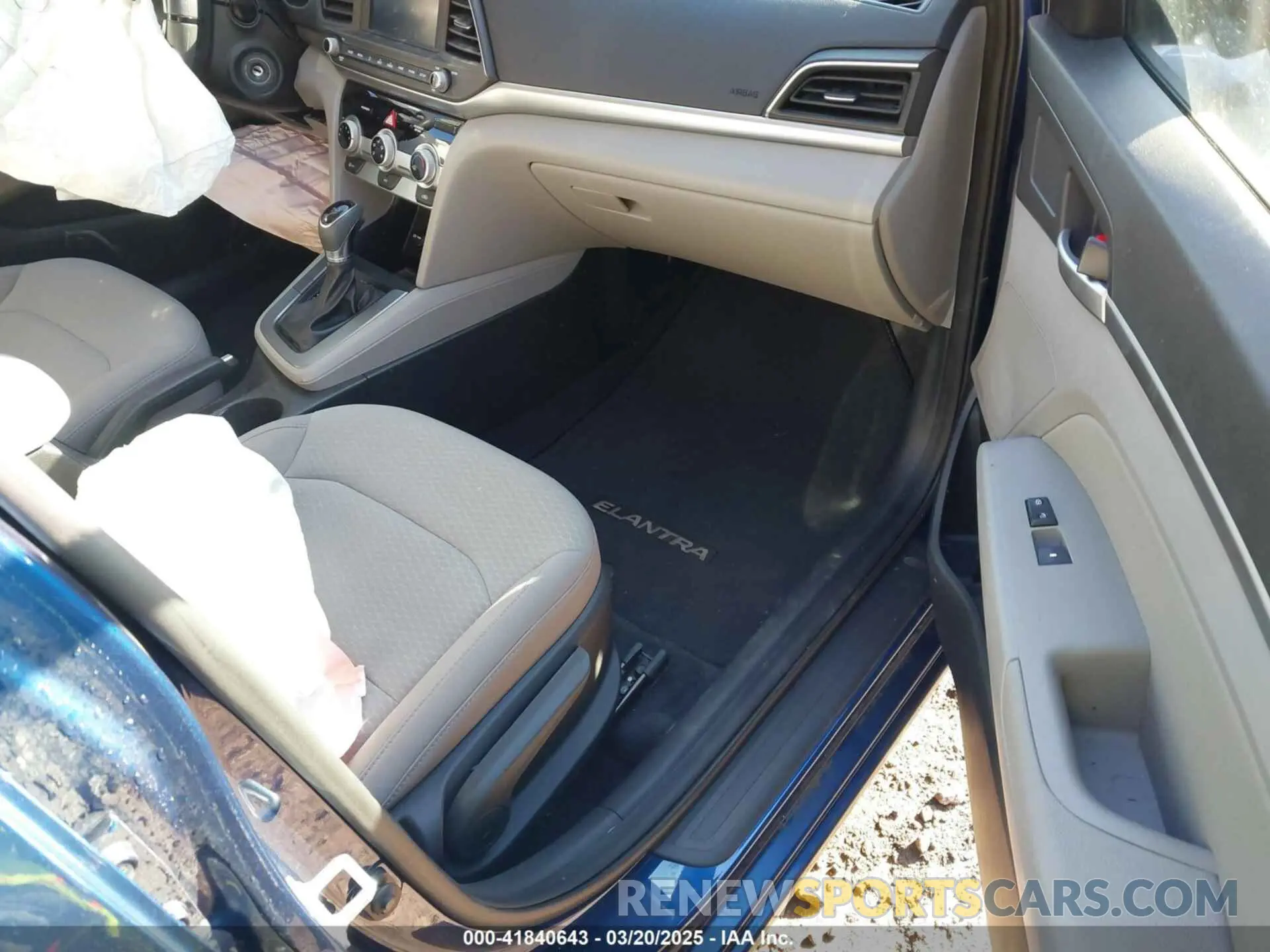 5 Photograph of a damaged car 5NPD84LF4KH412557 HYUNDAI ELANTRA 2019