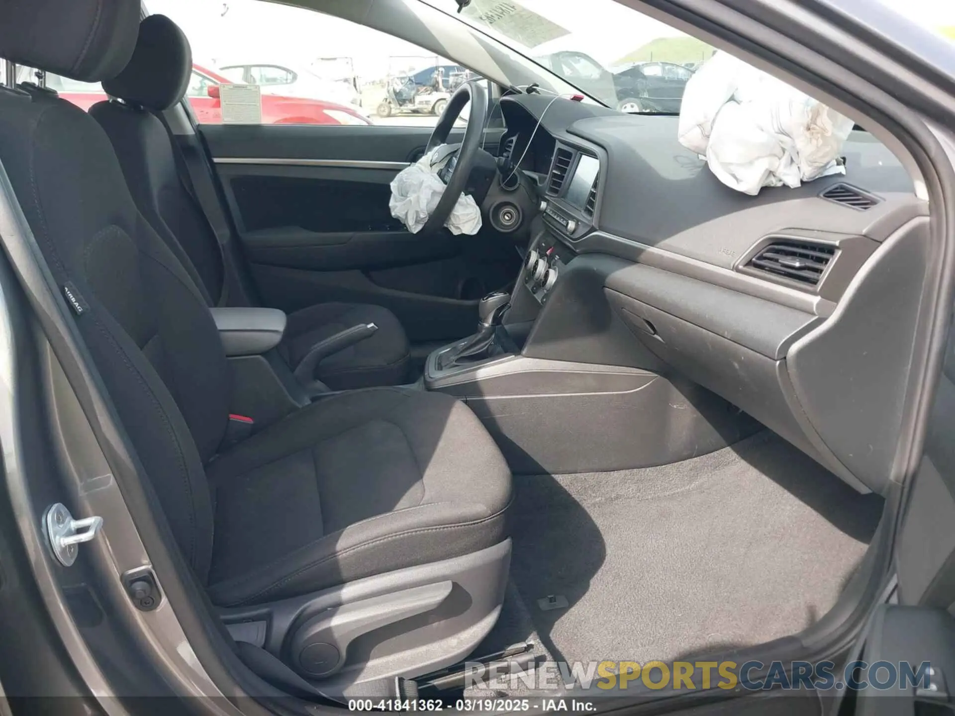 5 Photograph of a damaged car 5NPD84LF4KH424174 HYUNDAI ELANTRA 2019