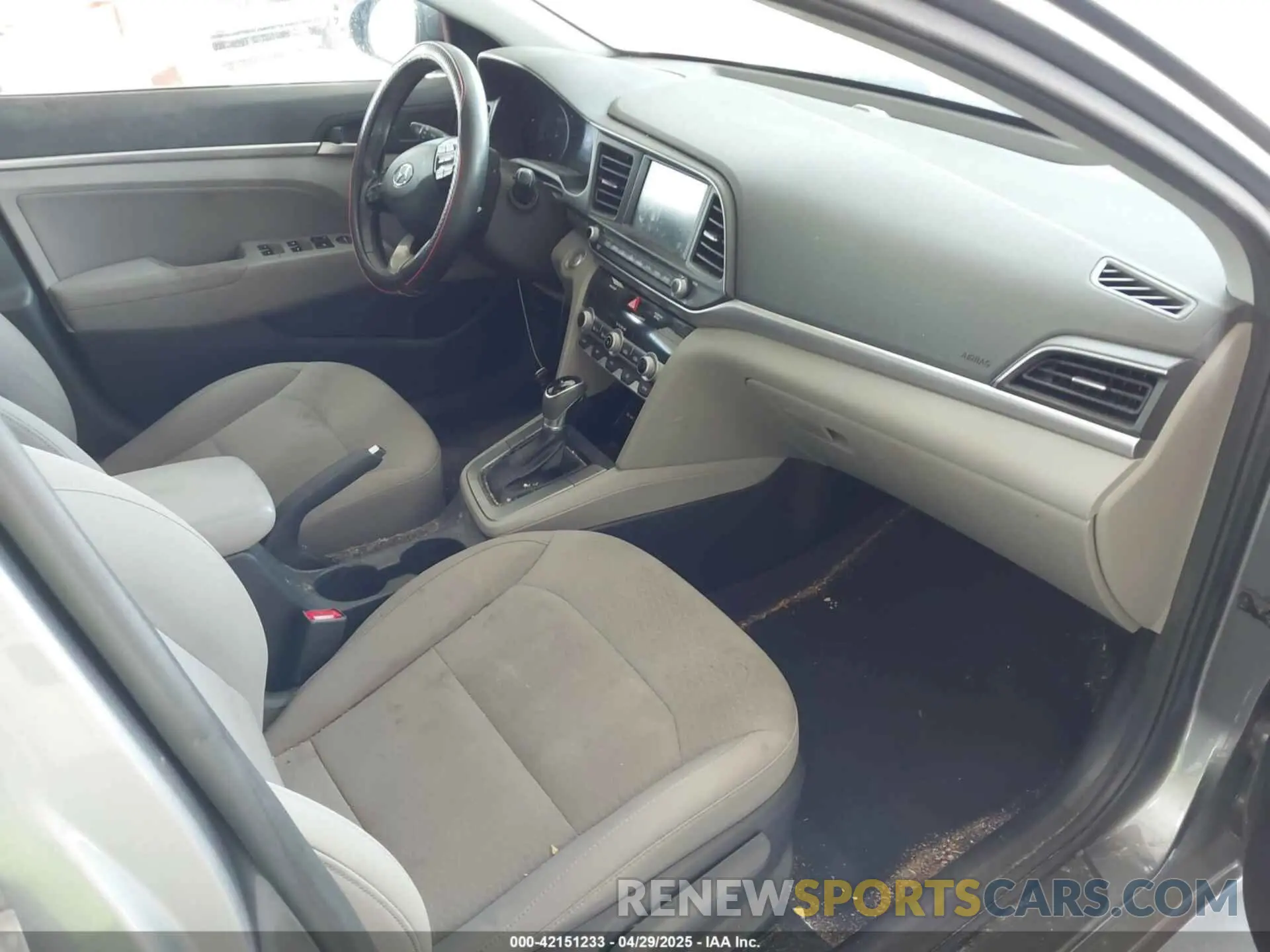 5 Photograph of a damaged car 5NPD84LF4KH425003 HYUNDAI ELANTRA 2019