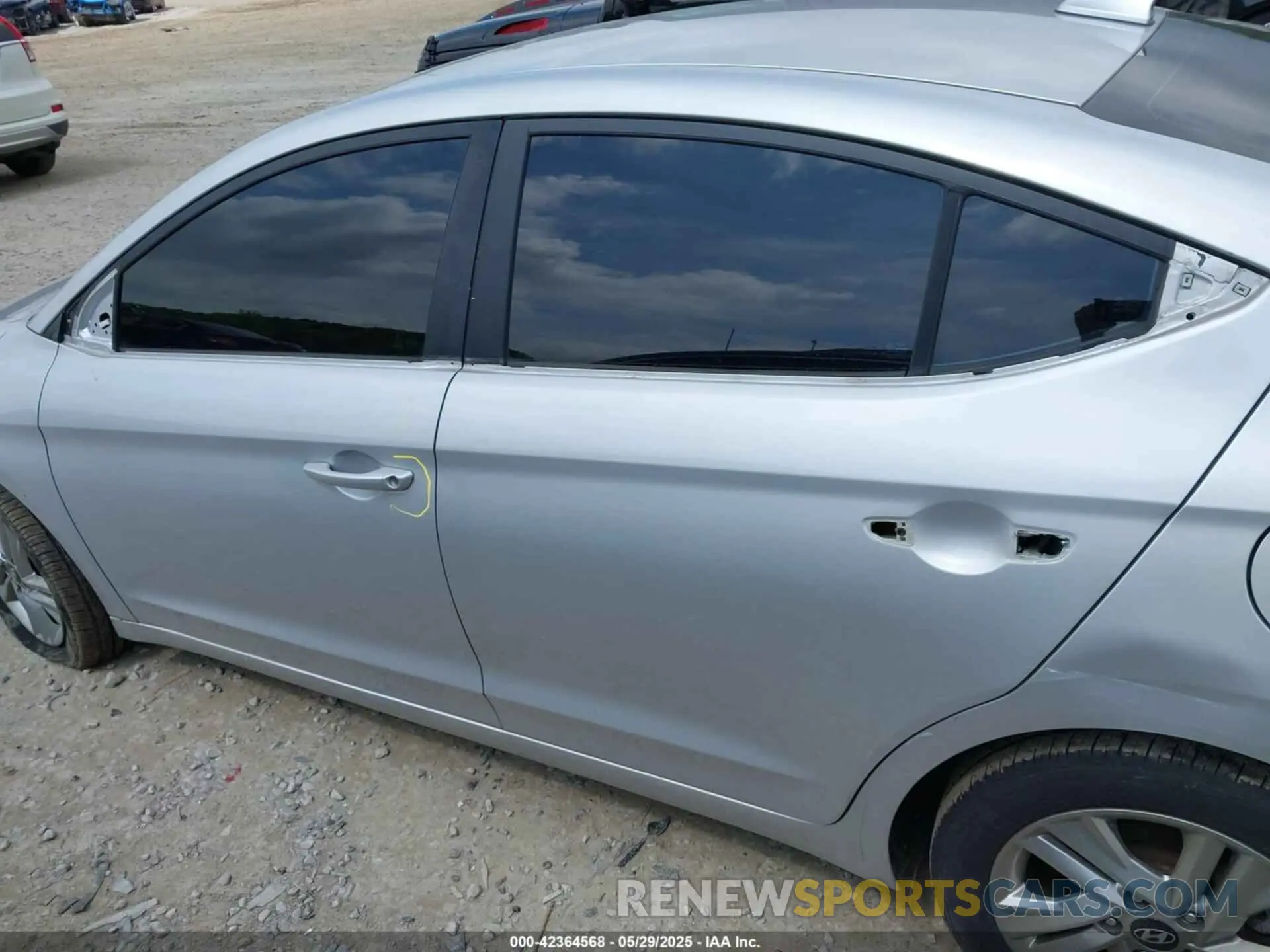 15 Photograph of a damaged car 5NPD84LF4KH426118 HYUNDAI ELANTRA 2019