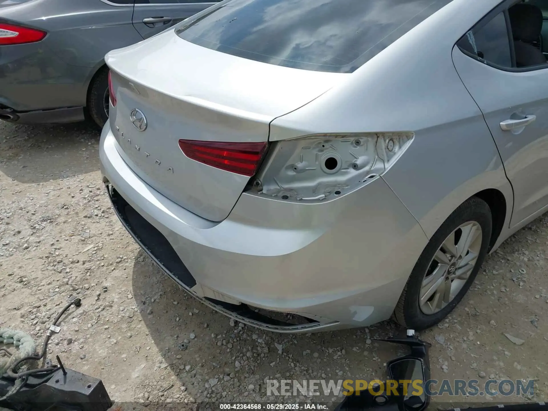 21 Photograph of a damaged car 5NPD84LF4KH426118 HYUNDAI ELANTRA 2019