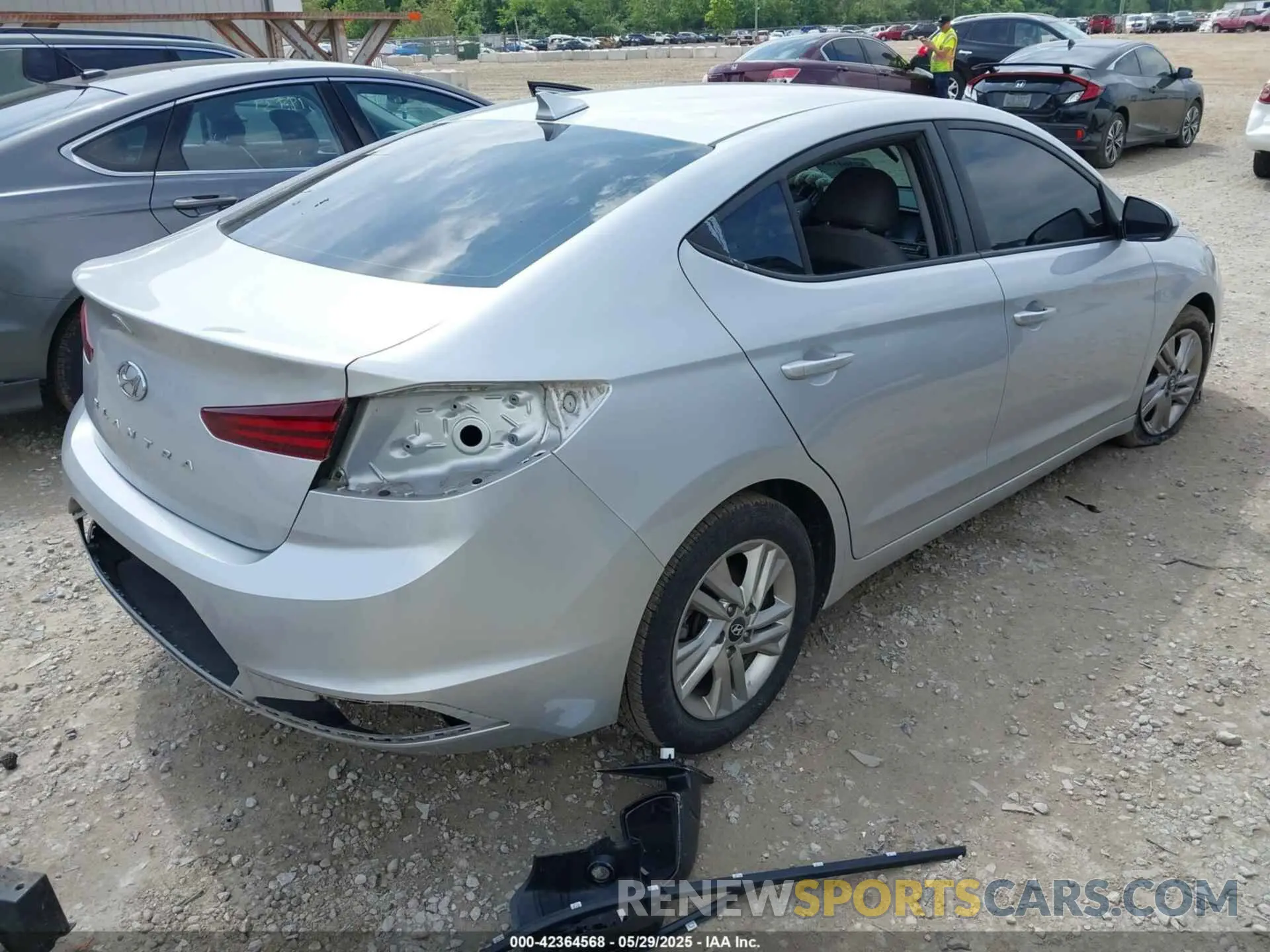 4 Photograph of a damaged car 5NPD84LF4KH426118 HYUNDAI ELANTRA 2019