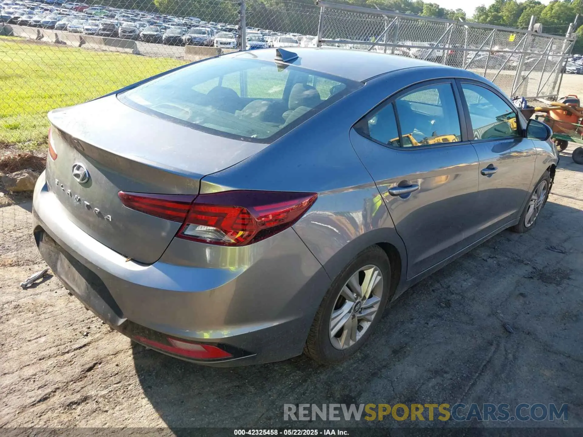 4 Photograph of a damaged car 5NPD84LF4KH428516 HYUNDAI ELANTRA 2019