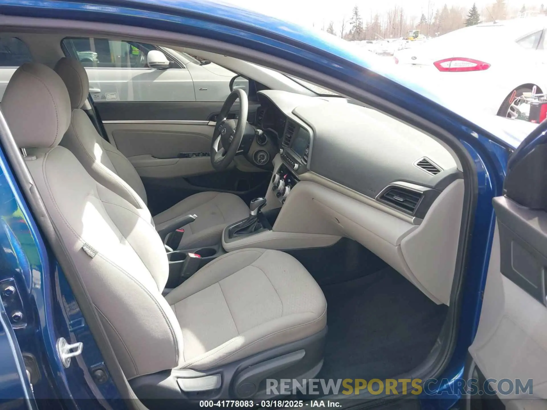 5 Photograph of a damaged car 5NPD84LF4KH435420 HYUNDAI ELANTRA 2019