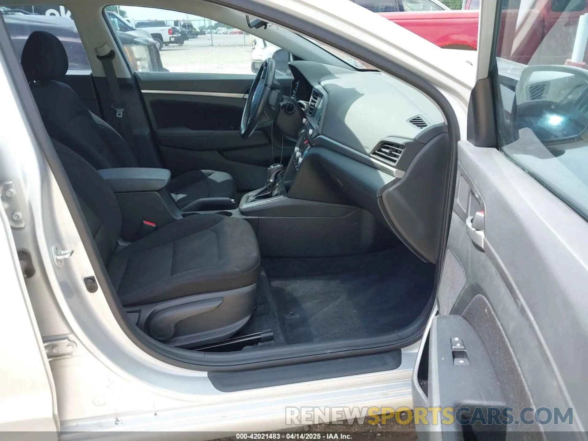 5 Photograph of a damaged car 5NPD84LF4KH446742 HYUNDAI ELANTRA 2019
