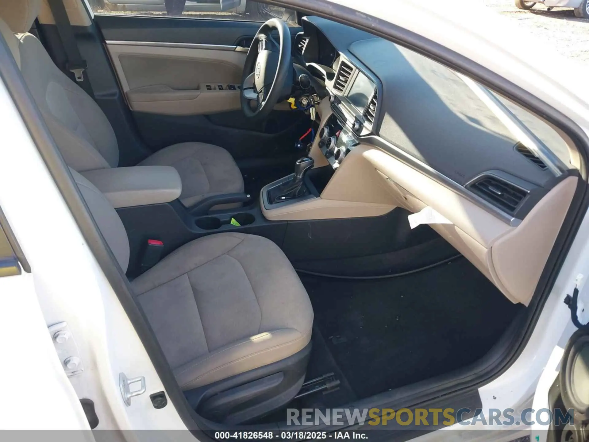 5 Photograph of a damaged car 5NPD84LF4KH460401 HYUNDAI ELANTRA 2019