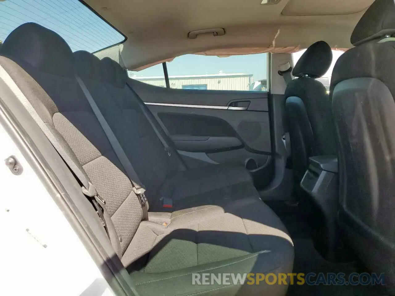 10 Photograph of a damaged car 5NPD84LF4KH462861 HYUNDAI ELANTRA 2019
